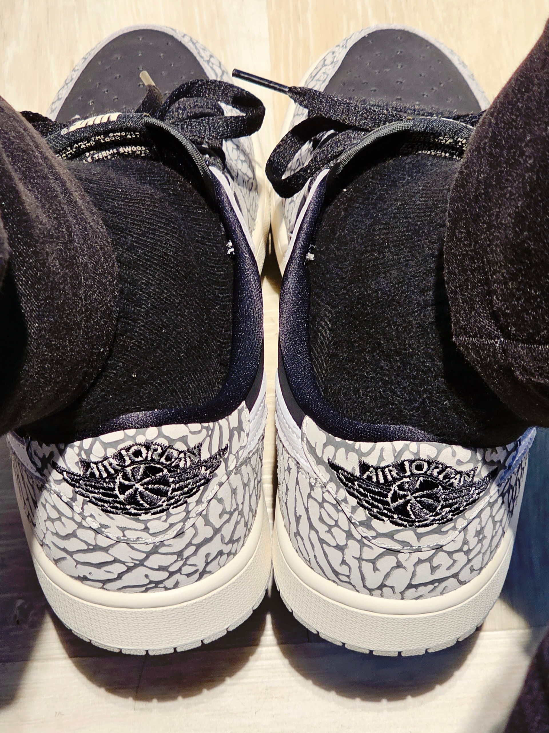 Jordan 1 Retro Low OG Black Cement 착용 스타일 - 3