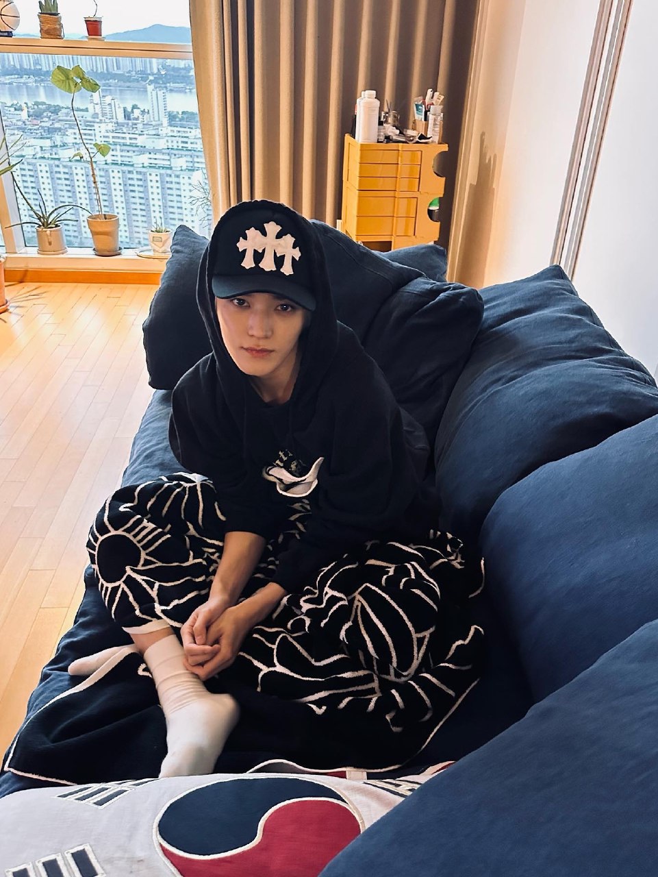 Chrome Hearts Cemetery Trucker Hat Black 착용 스타일