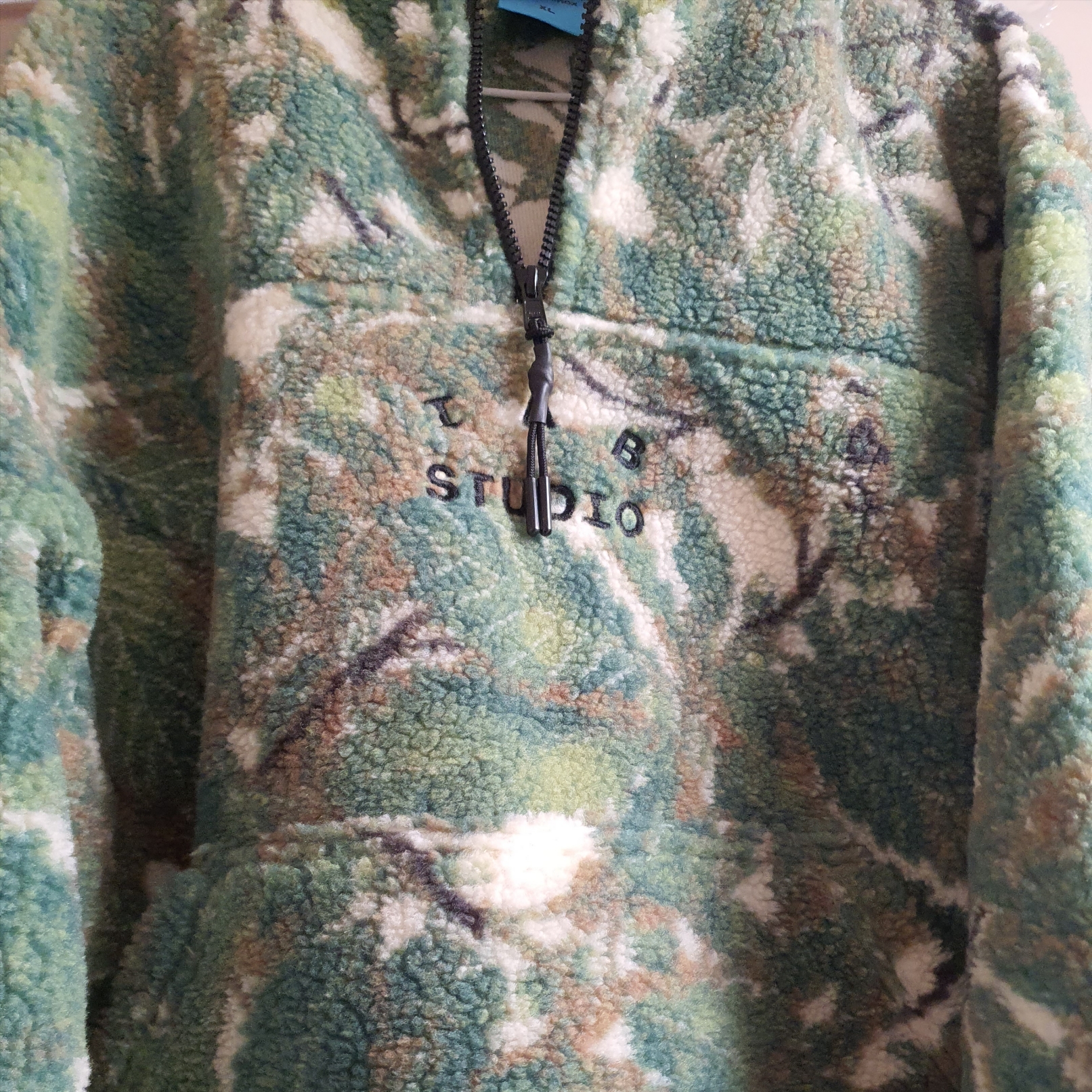 IAB Studio x Helinox Jacquard Half Zip-Up Bukhansan, Helinox x IAB Studio Sacoche Standard #1 Bukhansan 착용 스타일