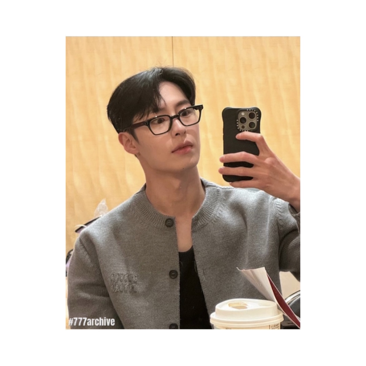 (W) Miu Miu Wool and Nylon Knit Cardigan Grey 착용 스타일 - 1