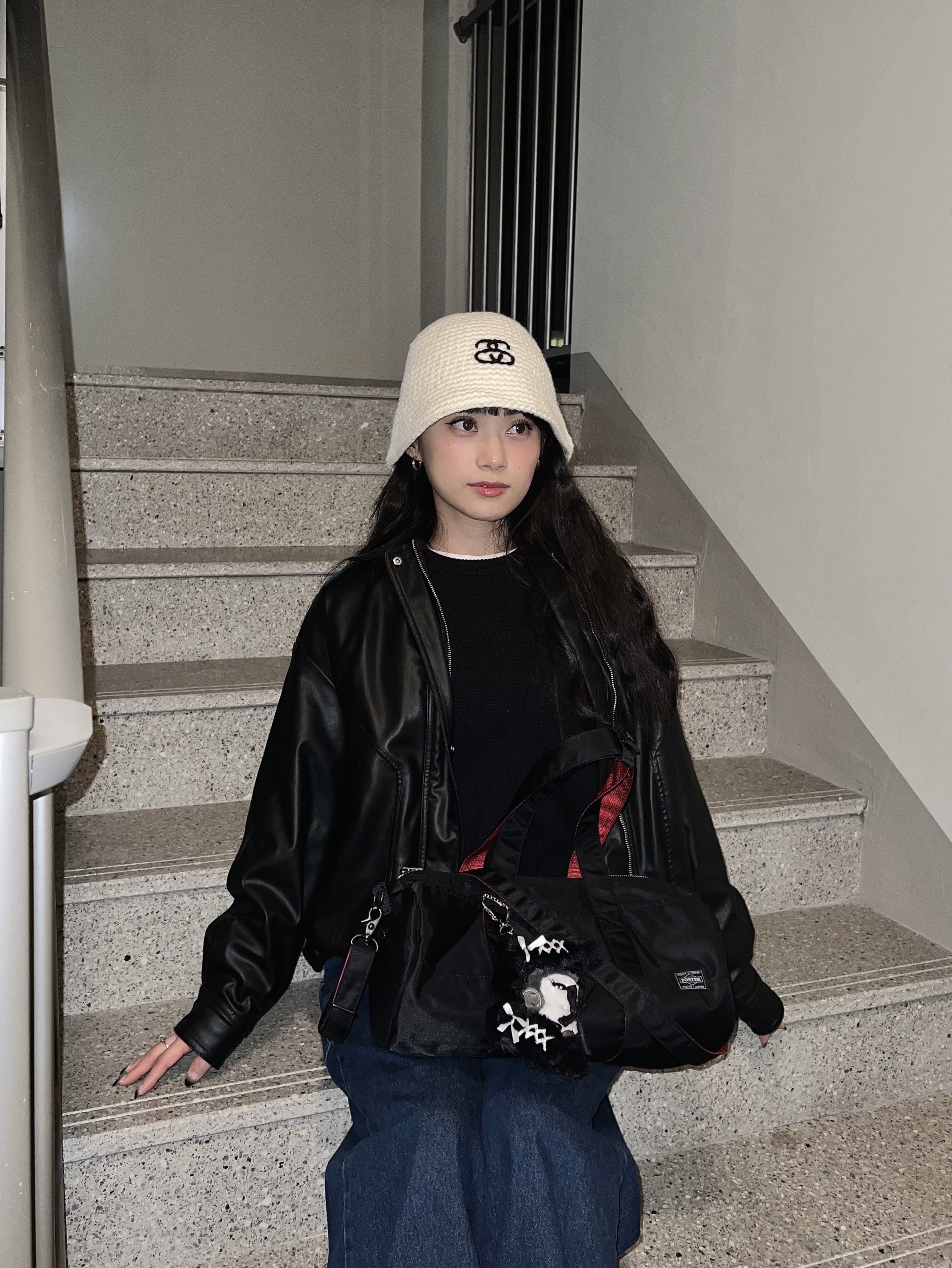 Stussy SS Link Knit Bucket Hat Bone, (W) UGG Classic Ultra Mini Platform Boots Chestnut 착용 스타일 - 1