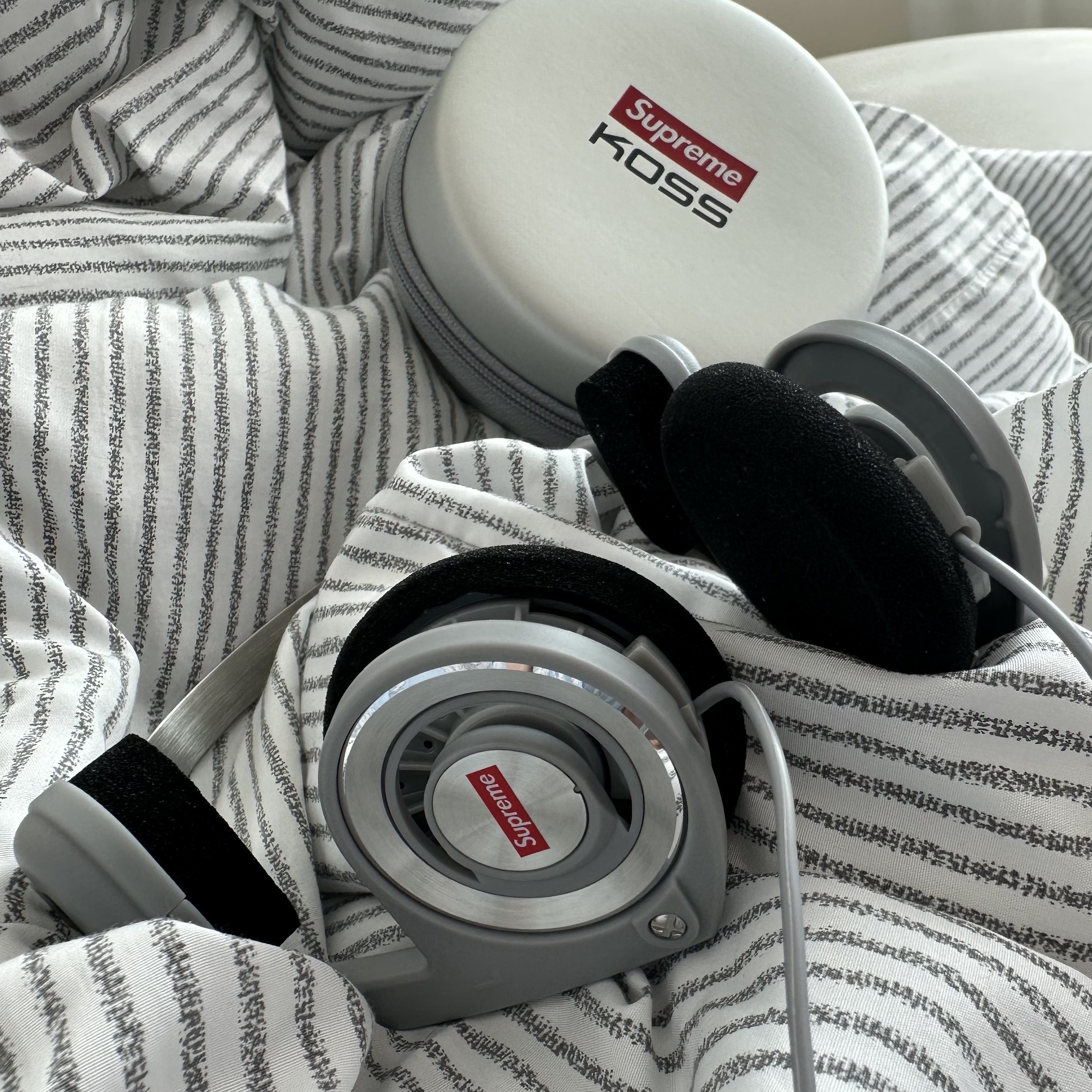 Supreme x Koss Portapro Headphones Silver - 23FW 착용 스타일 - 1