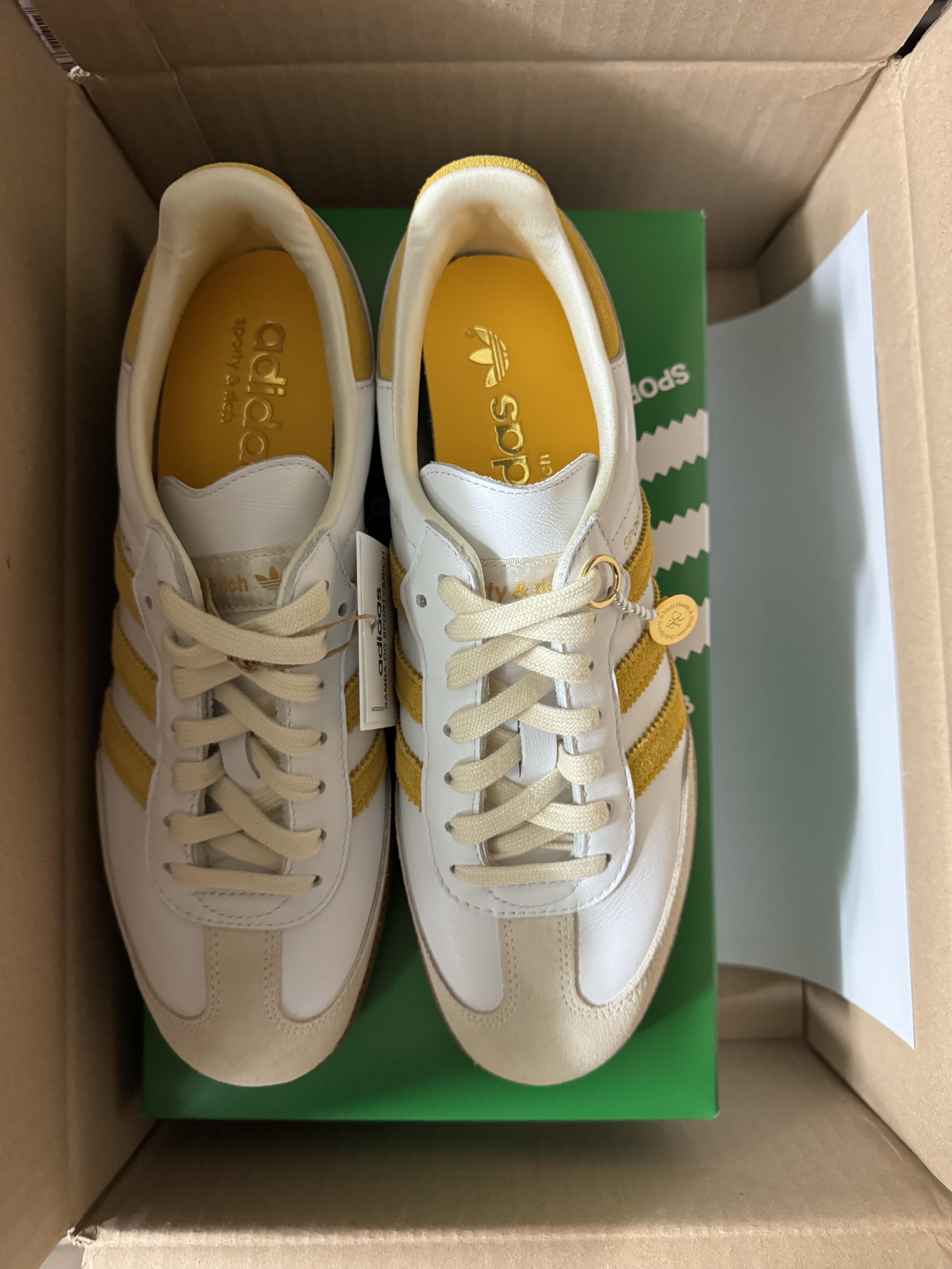Adidas x Sporty & Rich Samba OG Cloud White Bold Gold 착용 스타일 - 3