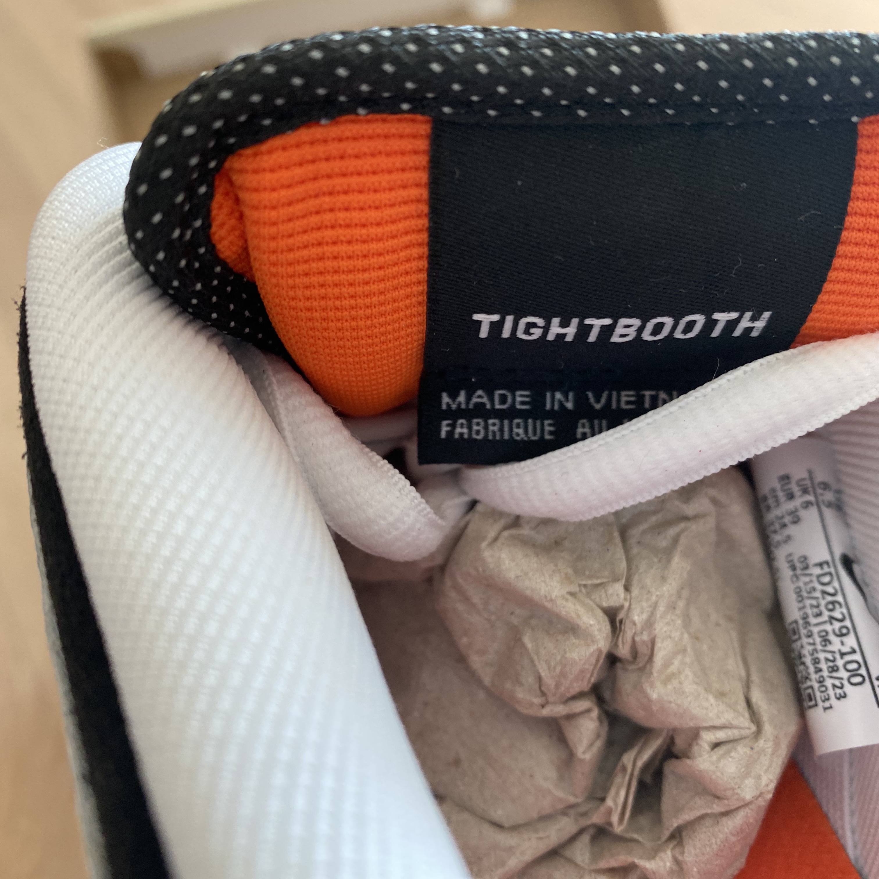Nike x Tightbooth SB Dunk Low Pro Black and White 착용 스타일 - 5