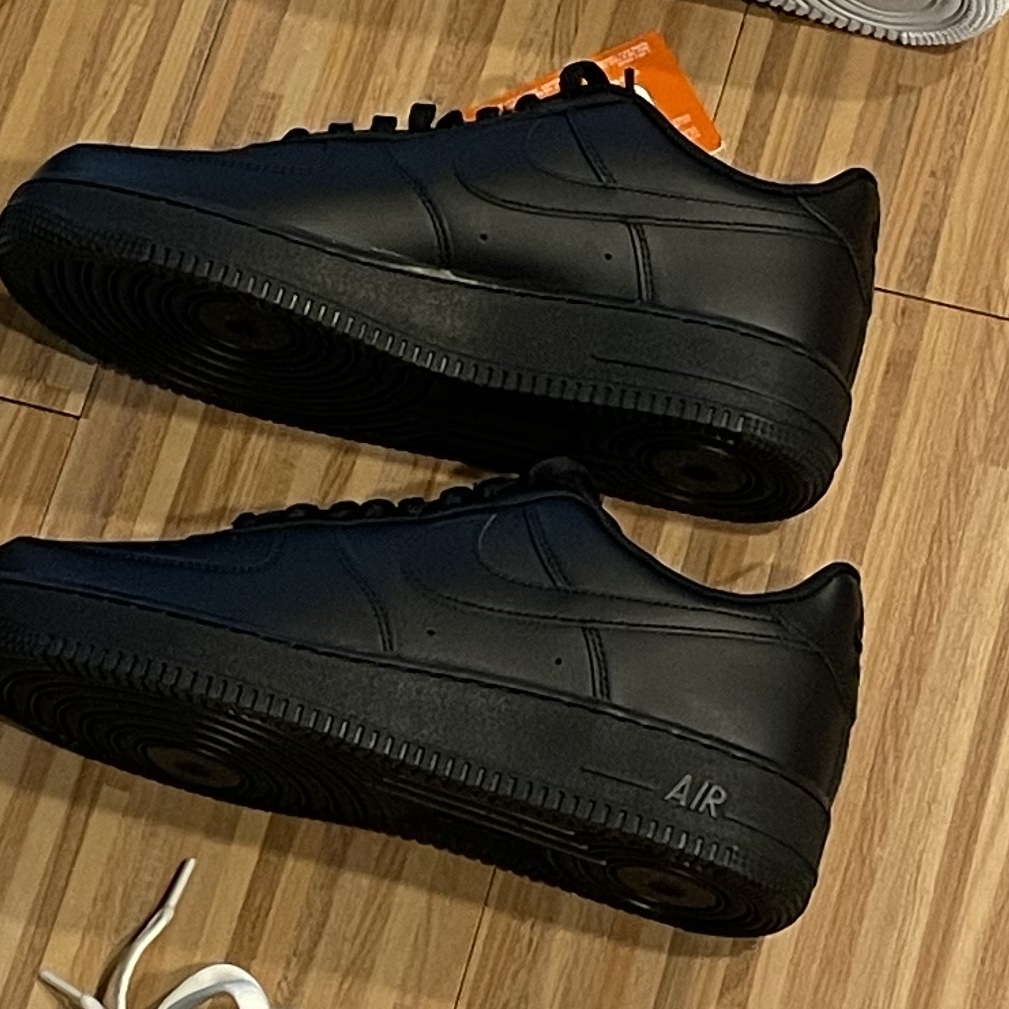 Nike Air Force 1 '07 Low Triple Black 착용 스타일