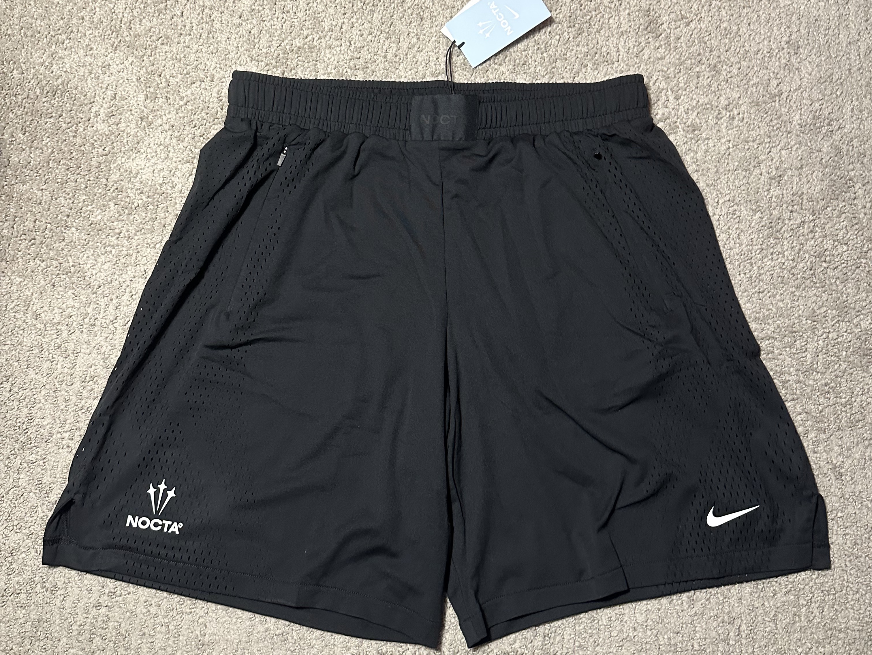 Nike x Drake Nocta Basketball Lightweight Shorts Black (DV3651-010) 착용 스타일 - 1