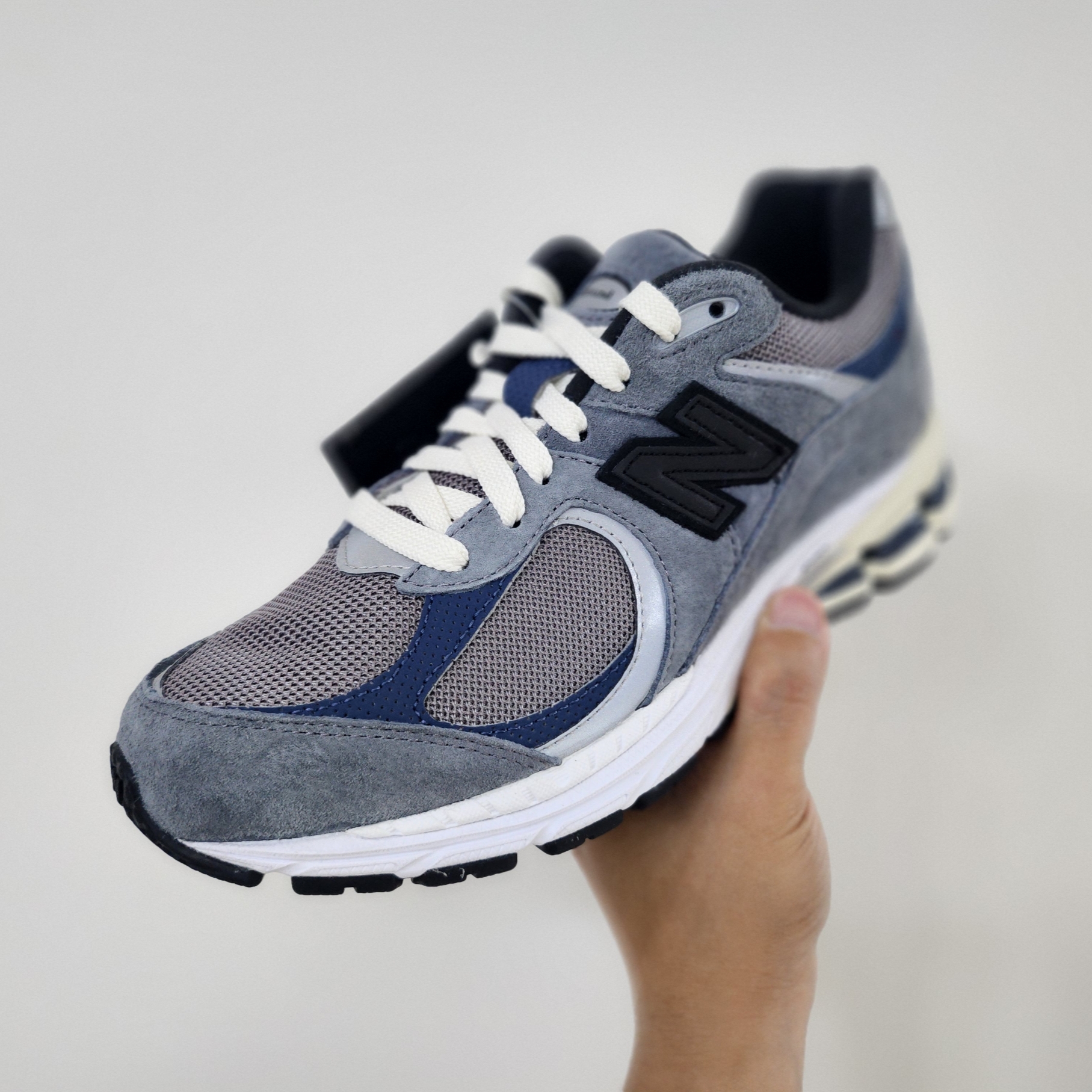 New Balance x JJJJound 2002R Storm Blue 착용 스타일 - 1