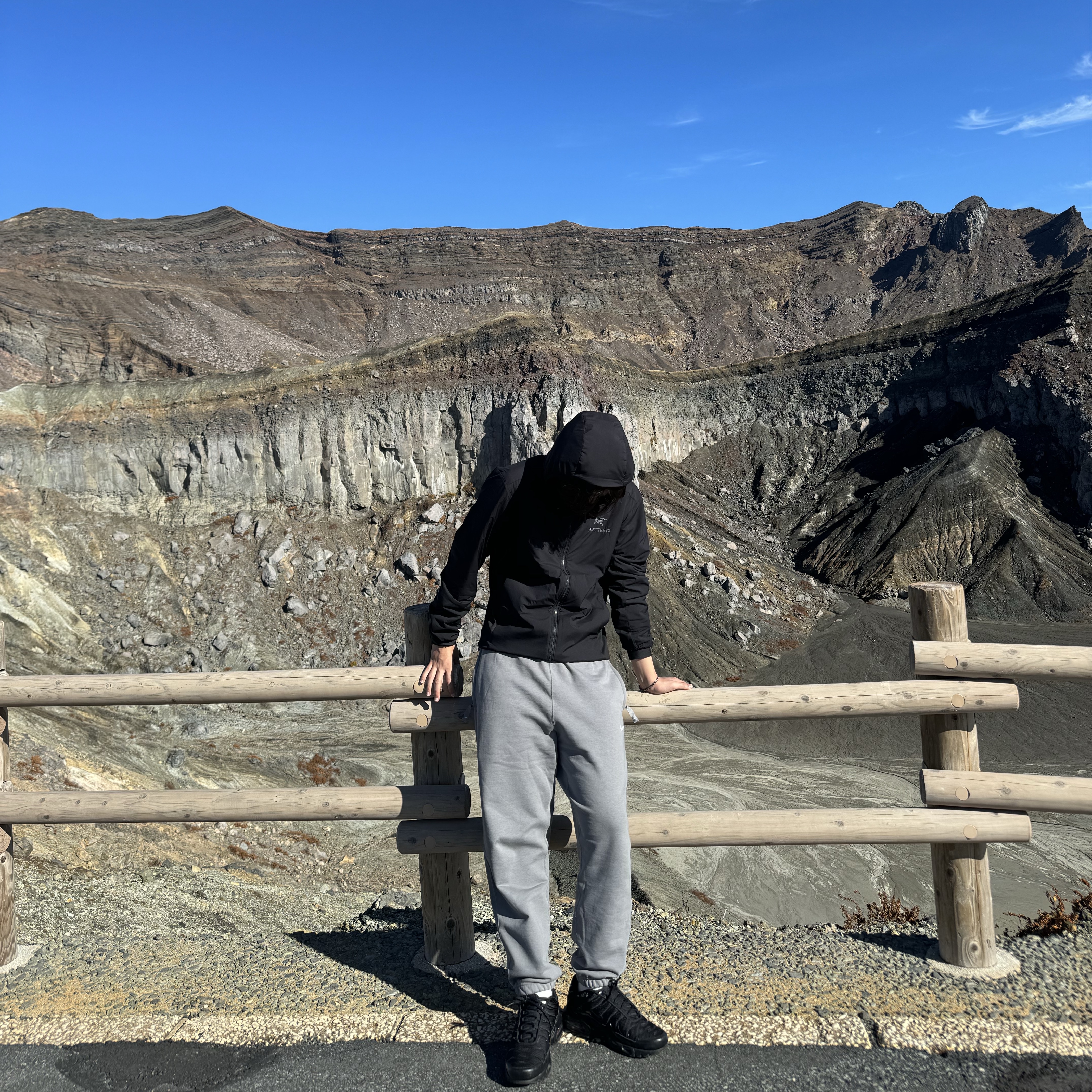 Arc'teryx Atom LT Hoody Black, Nike NRG Solo Swoosh Fleece Pants Dark Grey Heather - Asia 착용 스타일