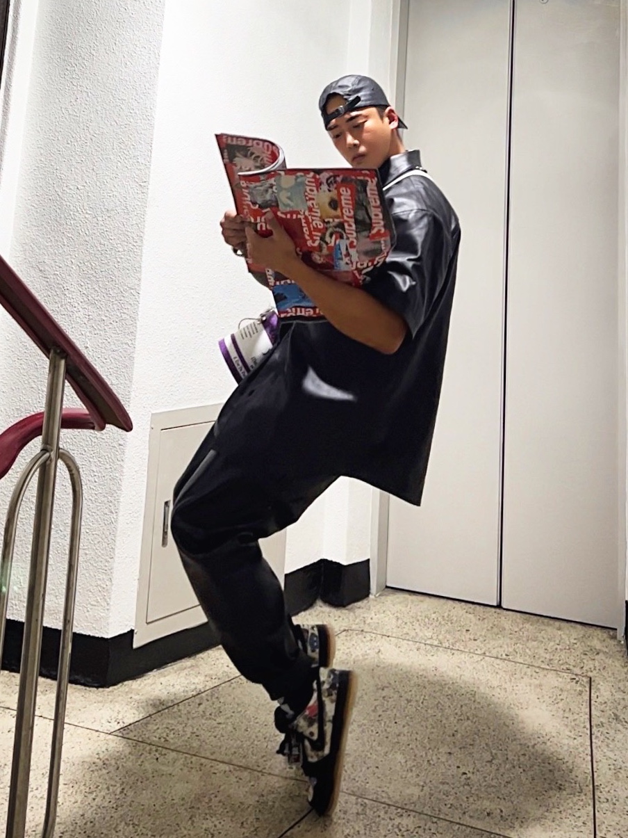 Supreme Leather Camp Cap Black - 21SS, Supreme Leather S/S Work Shirt Black - 23FW 착용 스타일 - 3