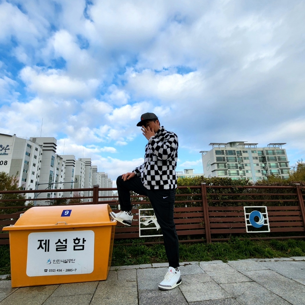 Jordan 3 Retro White Cement Reimagined 착용 스타일
