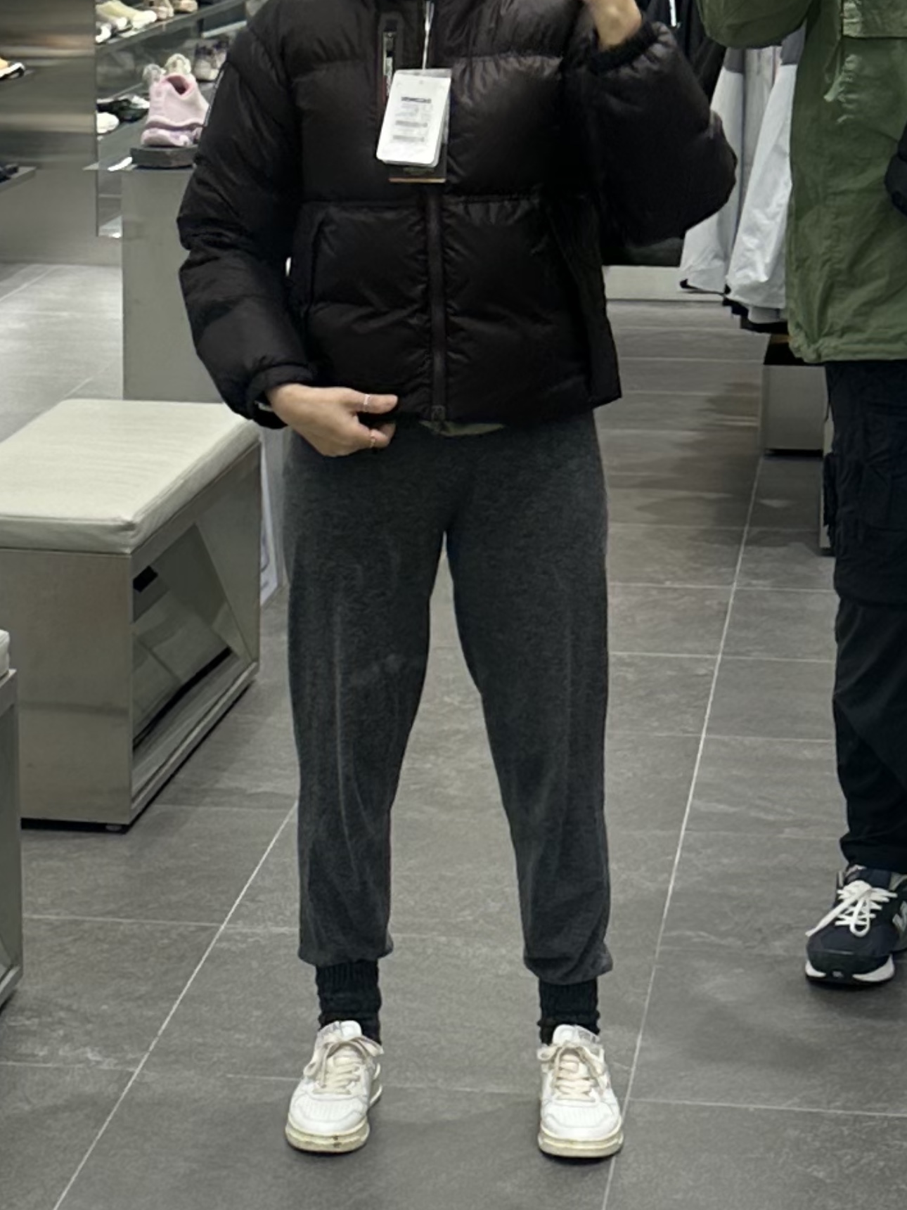 (W) Salomon Contour Down Jacket Chocolate, (W) The North Face Nuptse Short Jacket Pastel Pink 착용 스타일 - 8
