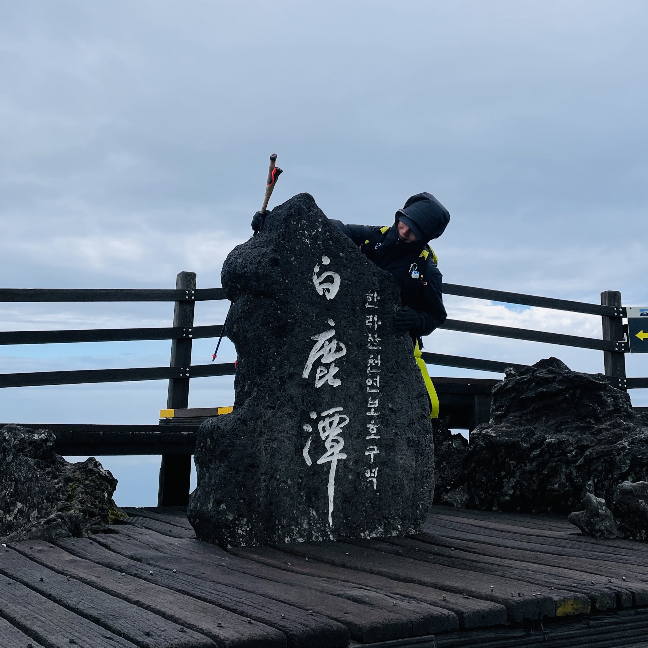 Arc'teryx Beta LT Jacket Black, Salomon XT-6 Scarab Black 착용 스타일 - 1