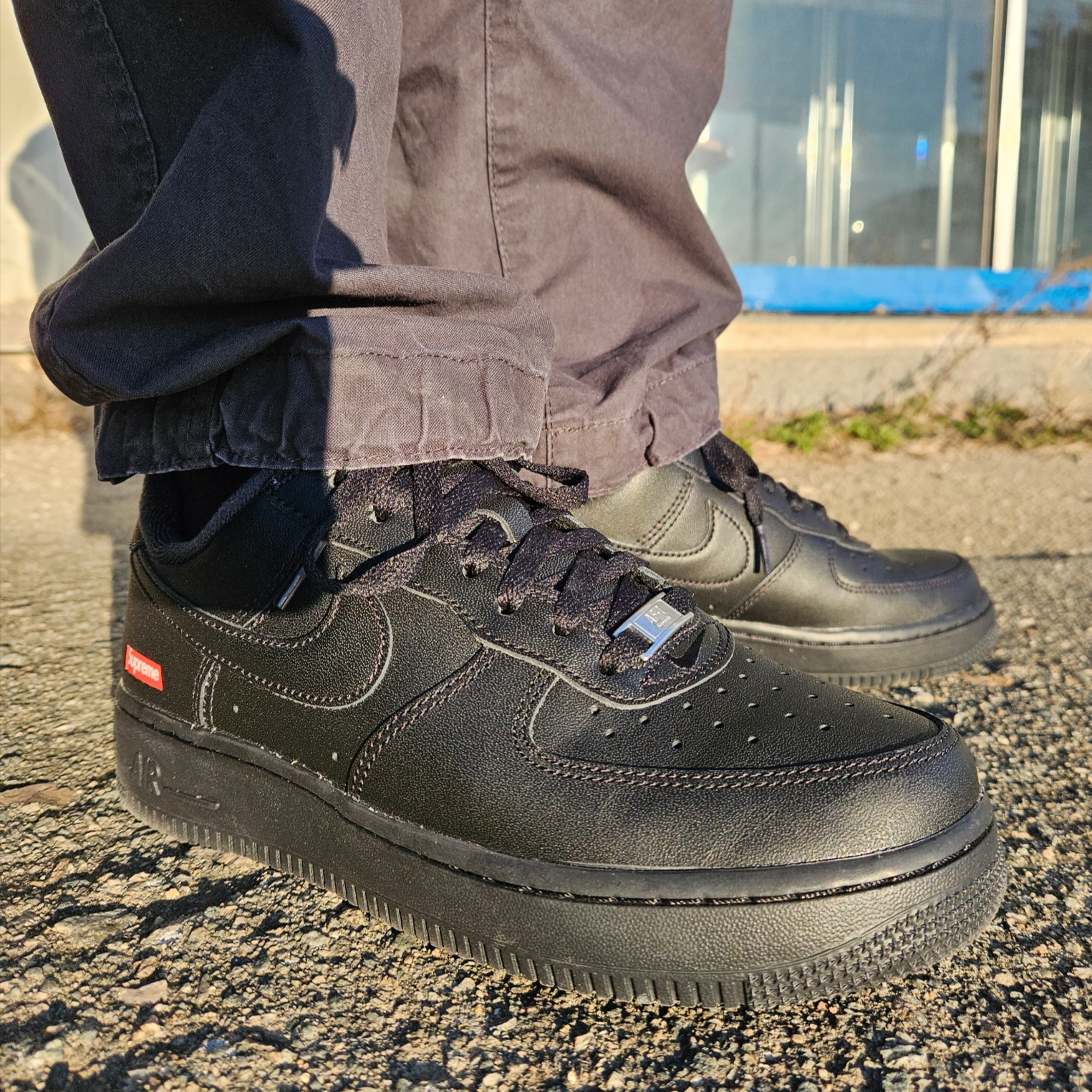 Nike x Supreme Air Force 1 Low Black 착용 스타일 - 1