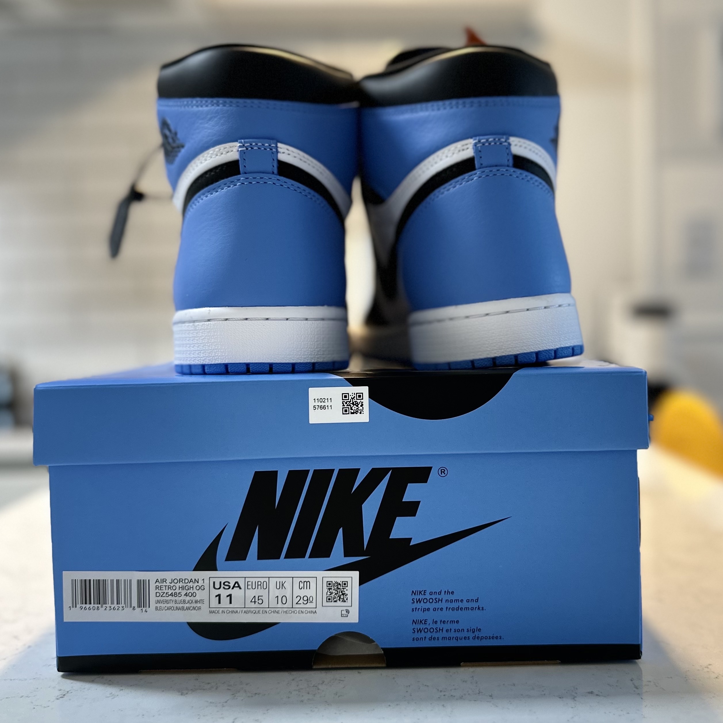 Jordan 1 Retro High OG University Blue 착용 스타일 - 3