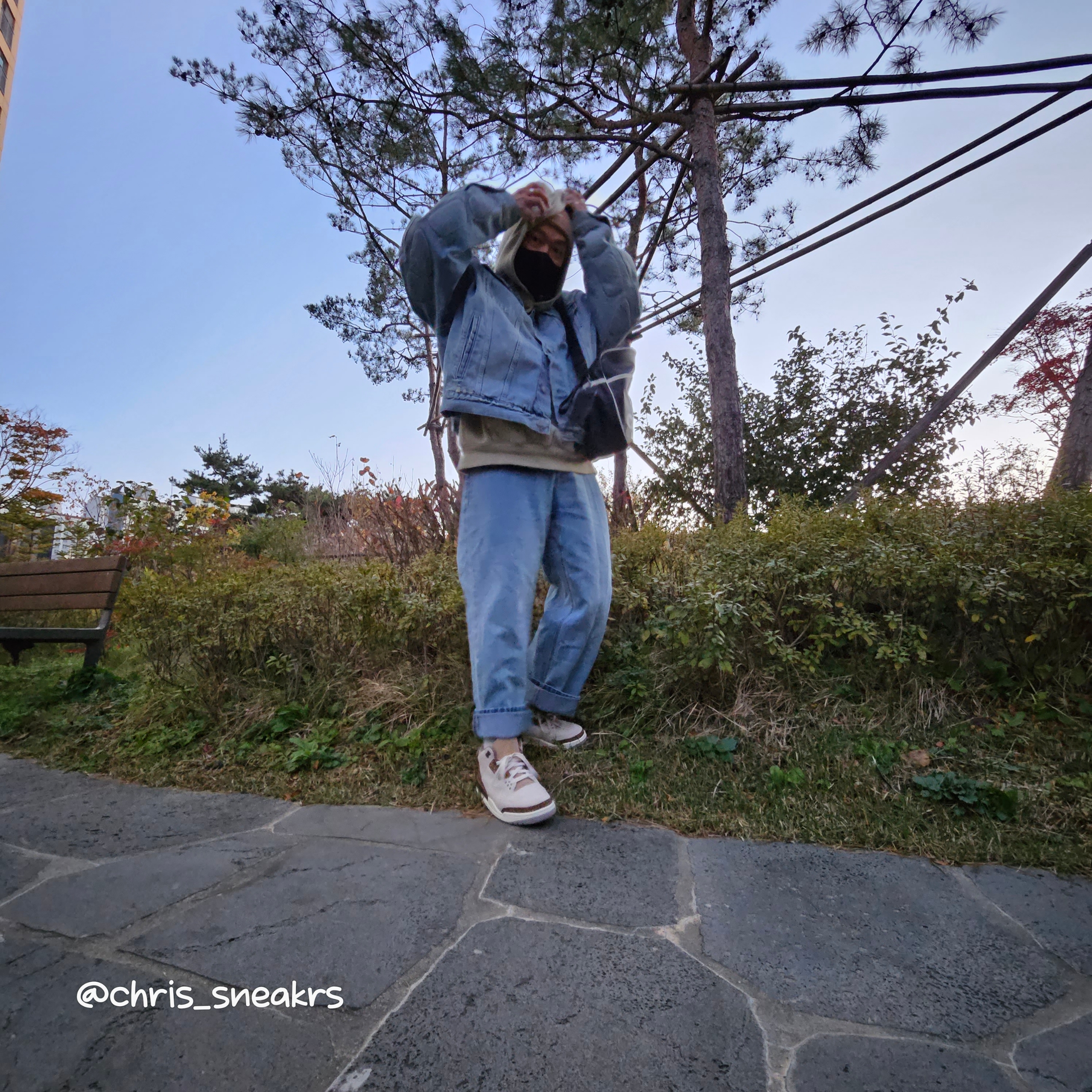 Yeezy Gap Engineered By Balenciaga Padded Denim Jacket Blue, Jordan 3 Retro Orewood Brown 착용 스타일 - 2