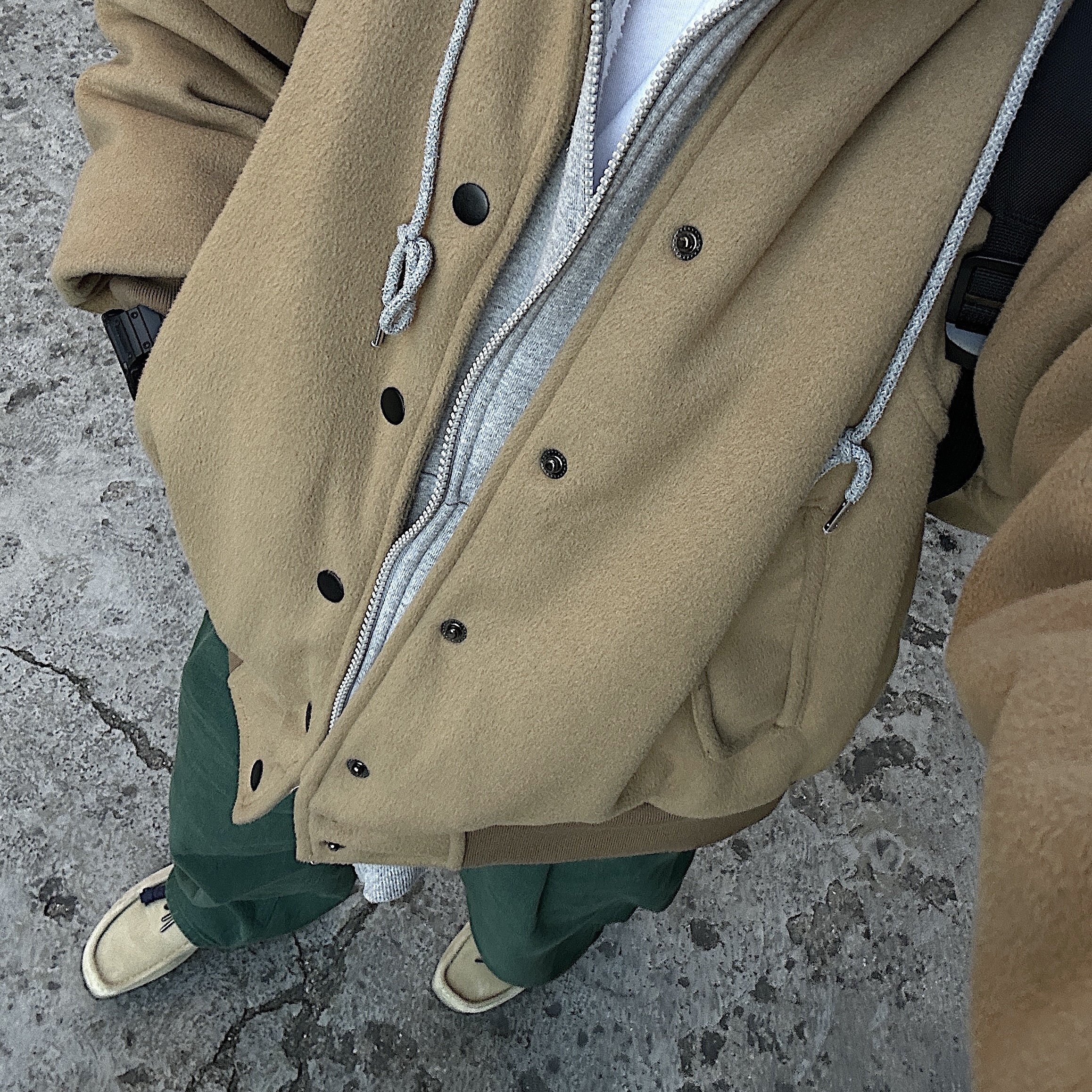 Clarks Wallabee Maple Suede 착용 스타일 - 5