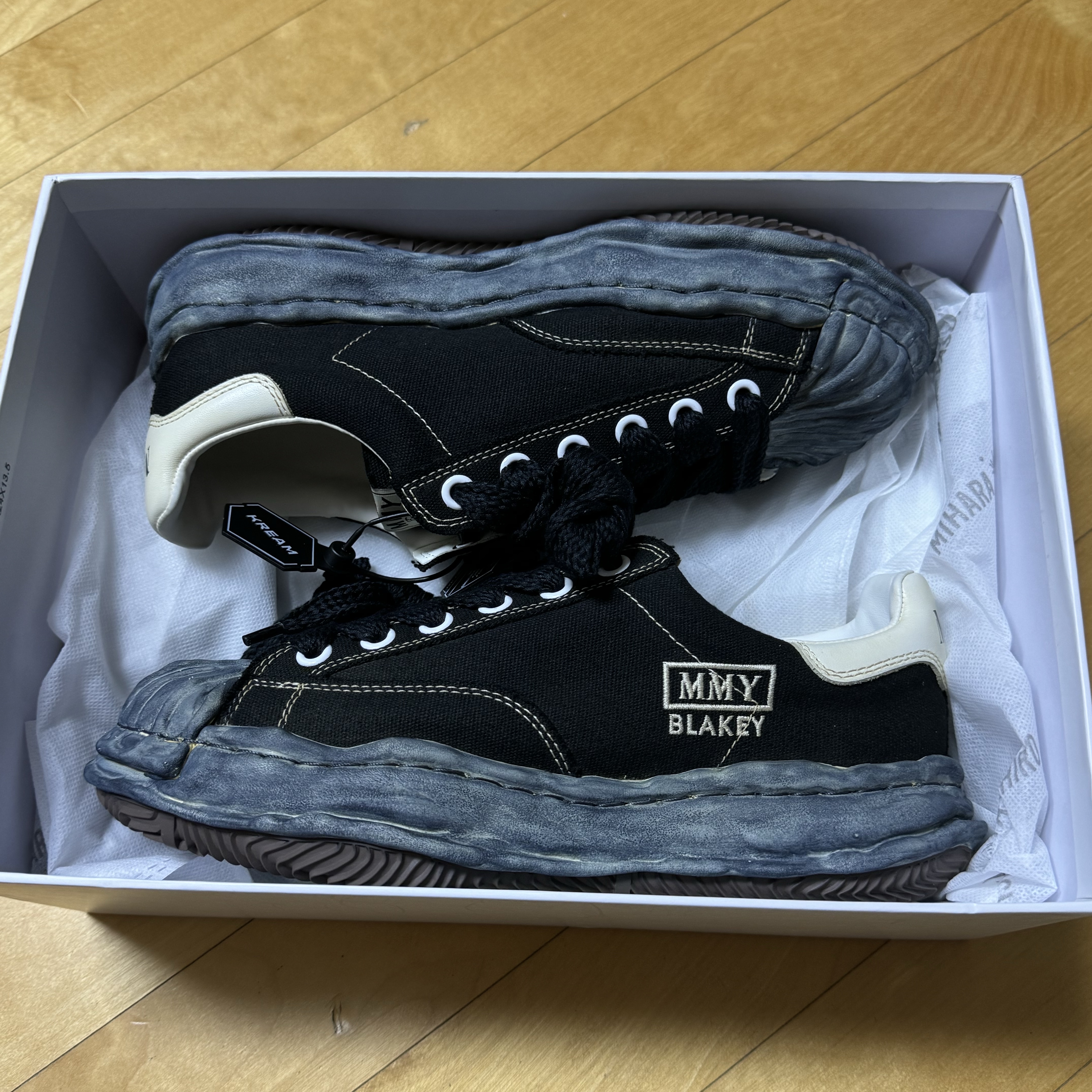 Maison Mihara Yasuhiro Blakey VL OG Sole Canvas Low-top Sneakers Black 착용 스타일 - 2