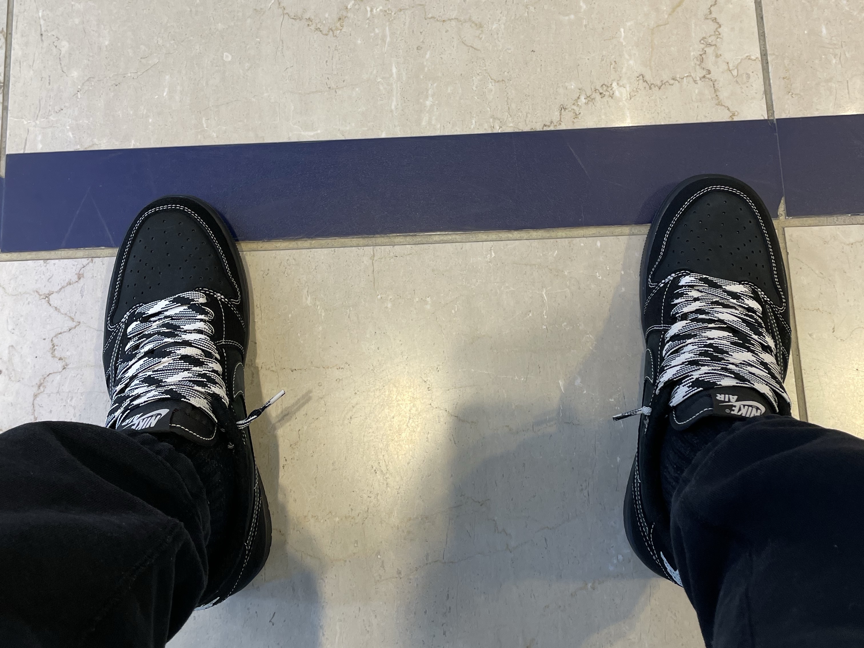 Jordan 1 x Travis Scott Retro Low OG SP Black Phantom 착용 스타일