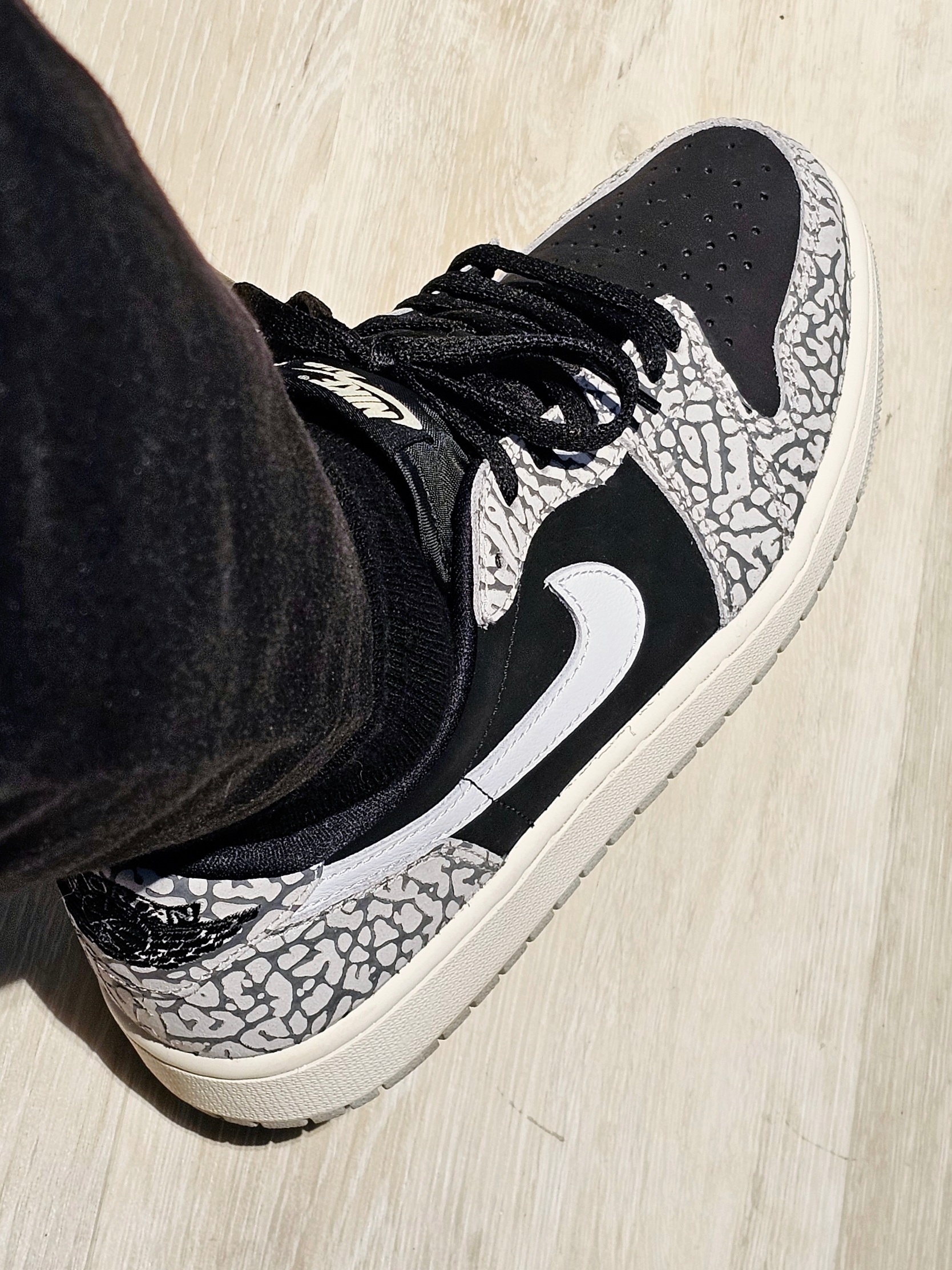 Jordan 1 Retro Low OG Black Cement 착용 스타일 - 4