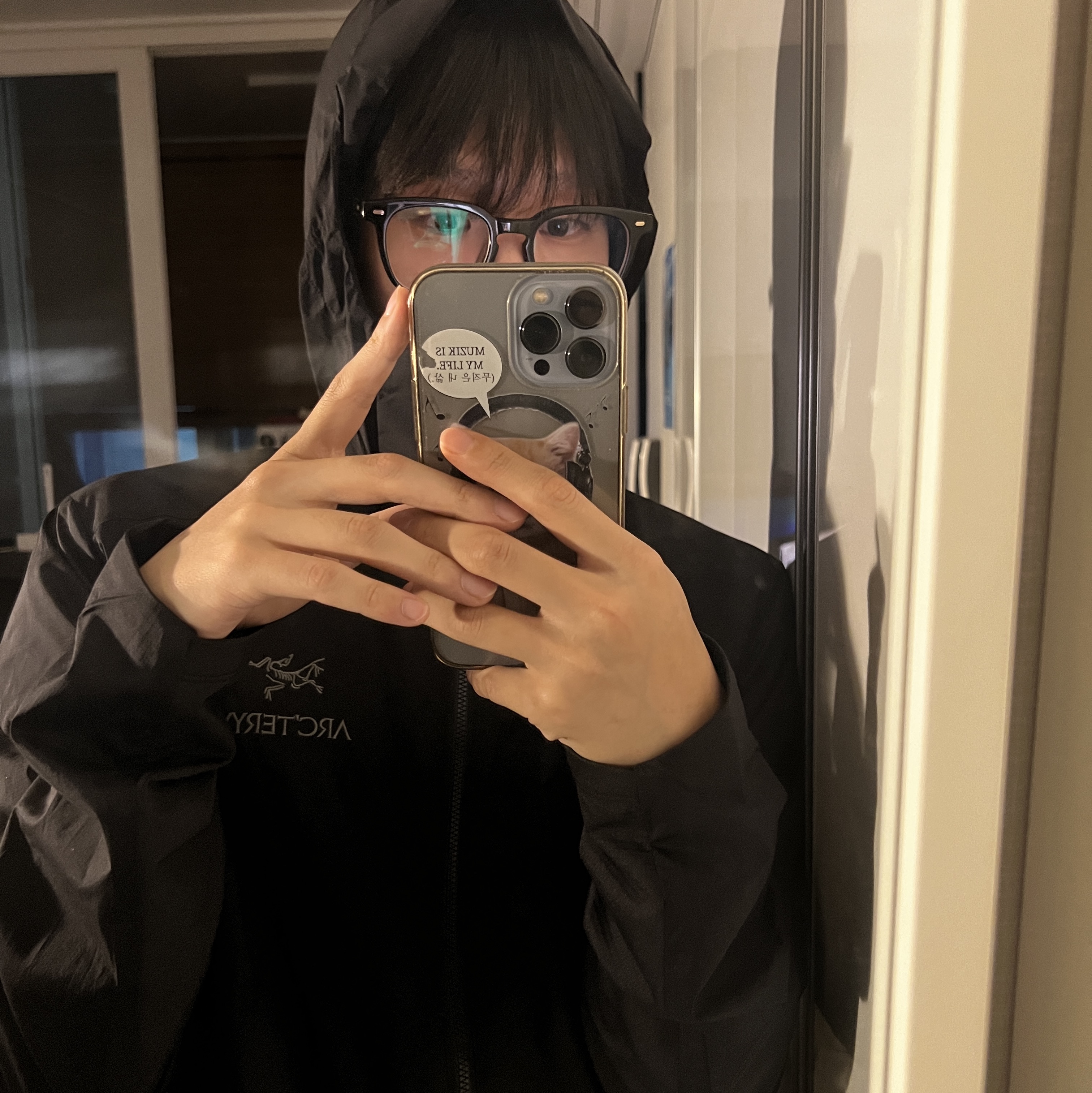 Arc'teryx Atom SL Hoody Black 착용 스타일