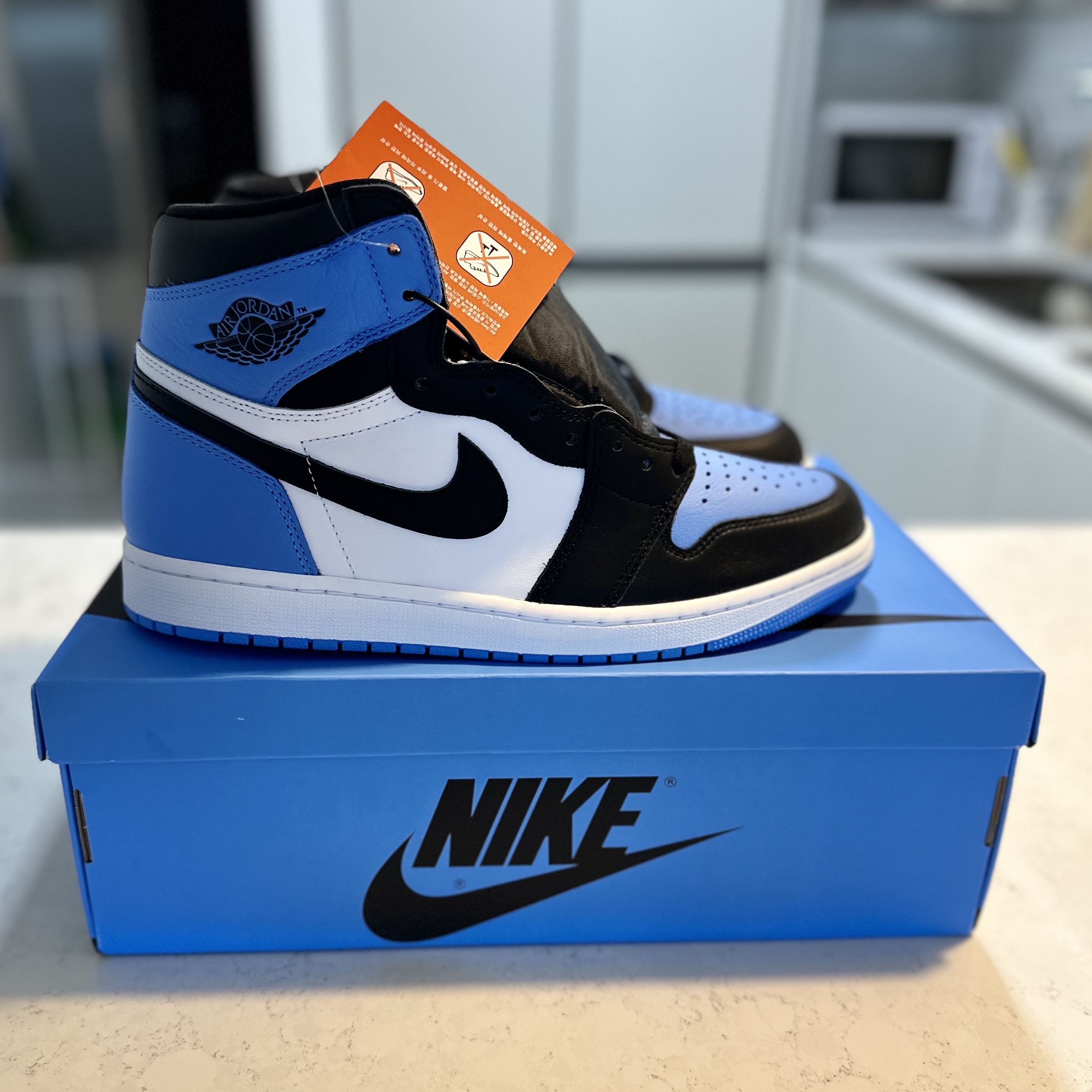 Jordan 1 Retro High OG University Blue 착용 스타일 - 2