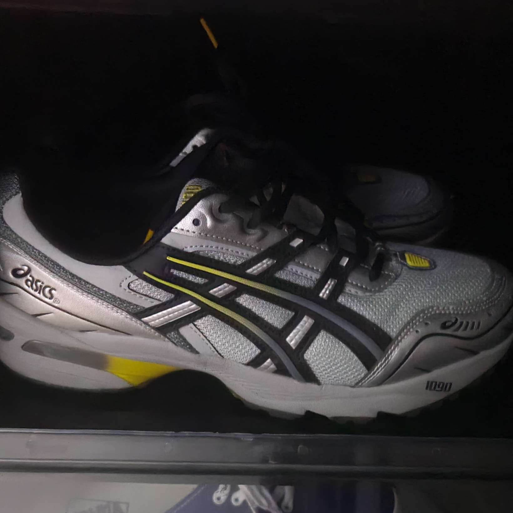 Asics Gel-1090 Mid Grey Black 착용 스타일