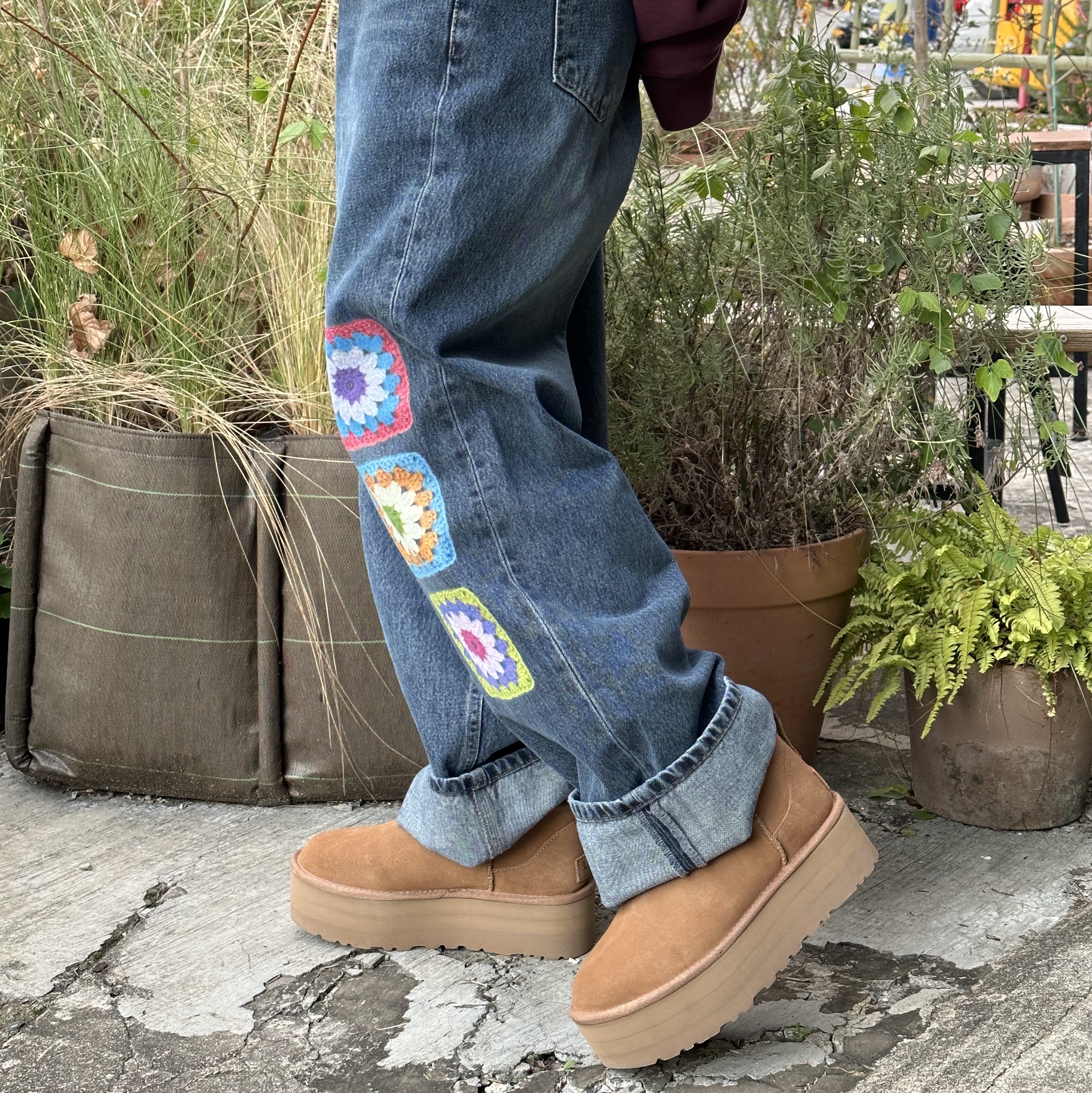 (W) UGG Classic Ultra Mini Platform Boots Chestnut, The North Face 1996 Eco Nuptse Jacket Black 착용 스타일 - 2