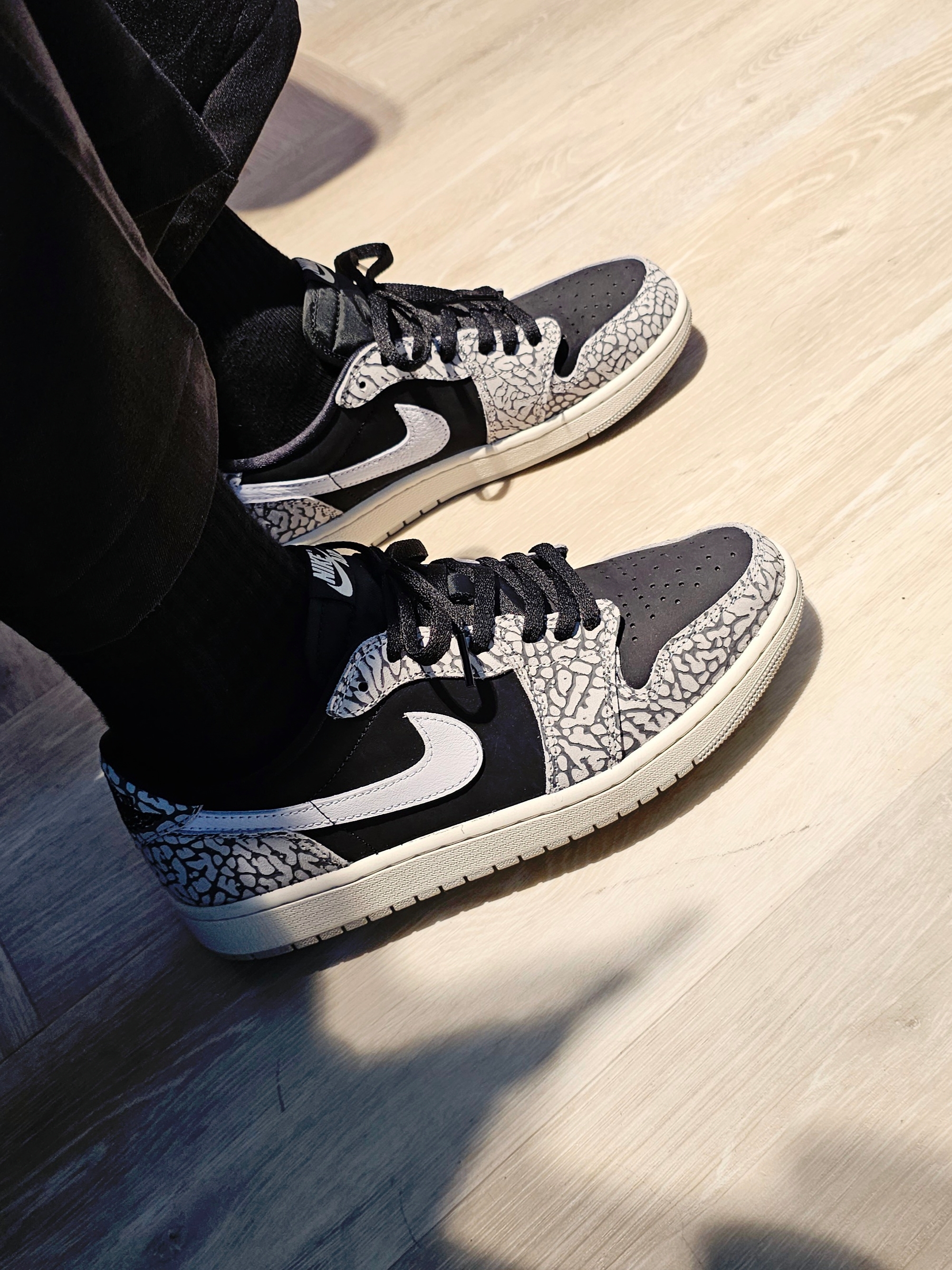 Jordan 1 Retro Low OG Black Cement 착용 스타일 - 1