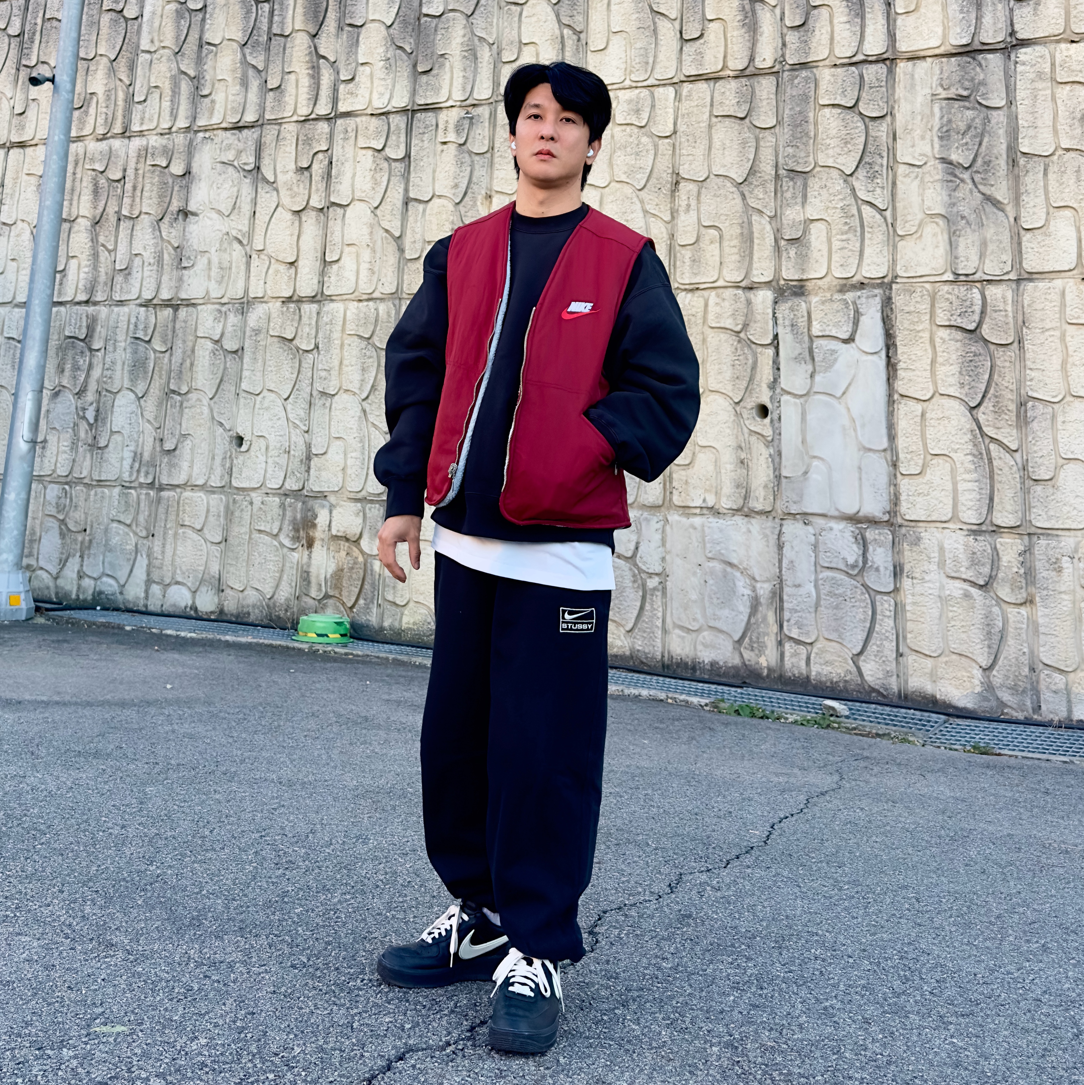 Nike x Stussy NRG Washed Fleece Crewneck Black (DO5310-010), Nike x Stussy NRG Washed Fleece Pants Black (DO5296-010) 착용 스타일 - 1