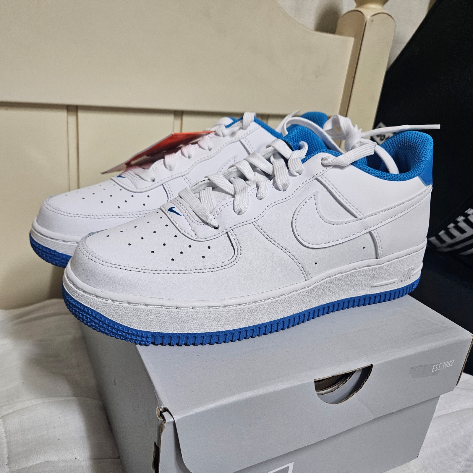 (GS) Nike Air Force 1 Essential White Light Photo Blue 착용 스타일