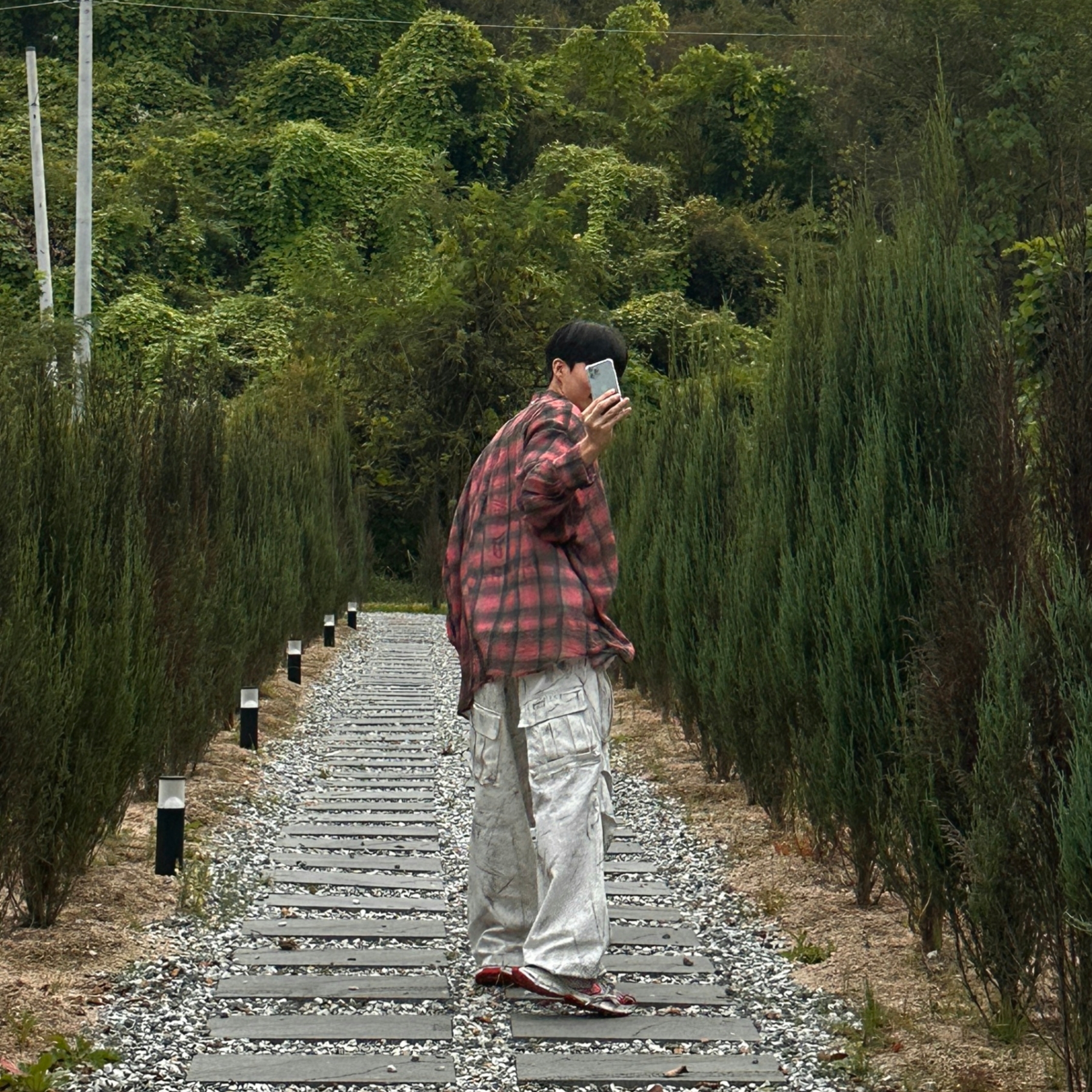 Our Legacy Borrowed Shirt Big Lumbercheck Print, Nos Couleurs 01 Cargo Pants Dirty Washing 착용 스타일 - 1