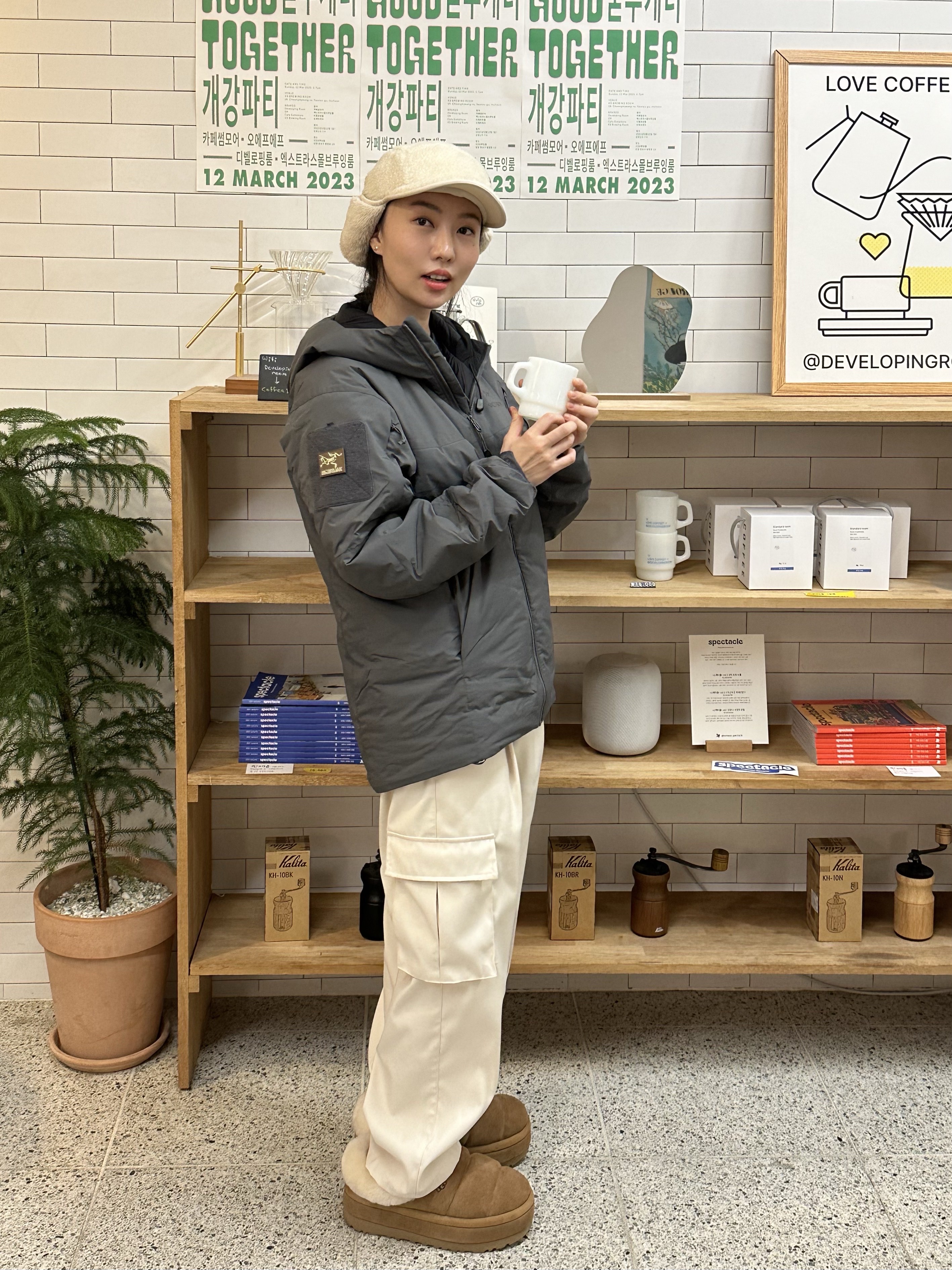 (W) UGG Tazzlita Chestnut, Arc'teryx LEAF Cold WX Hoody LT Gen 2 Wolf 착용 스타일