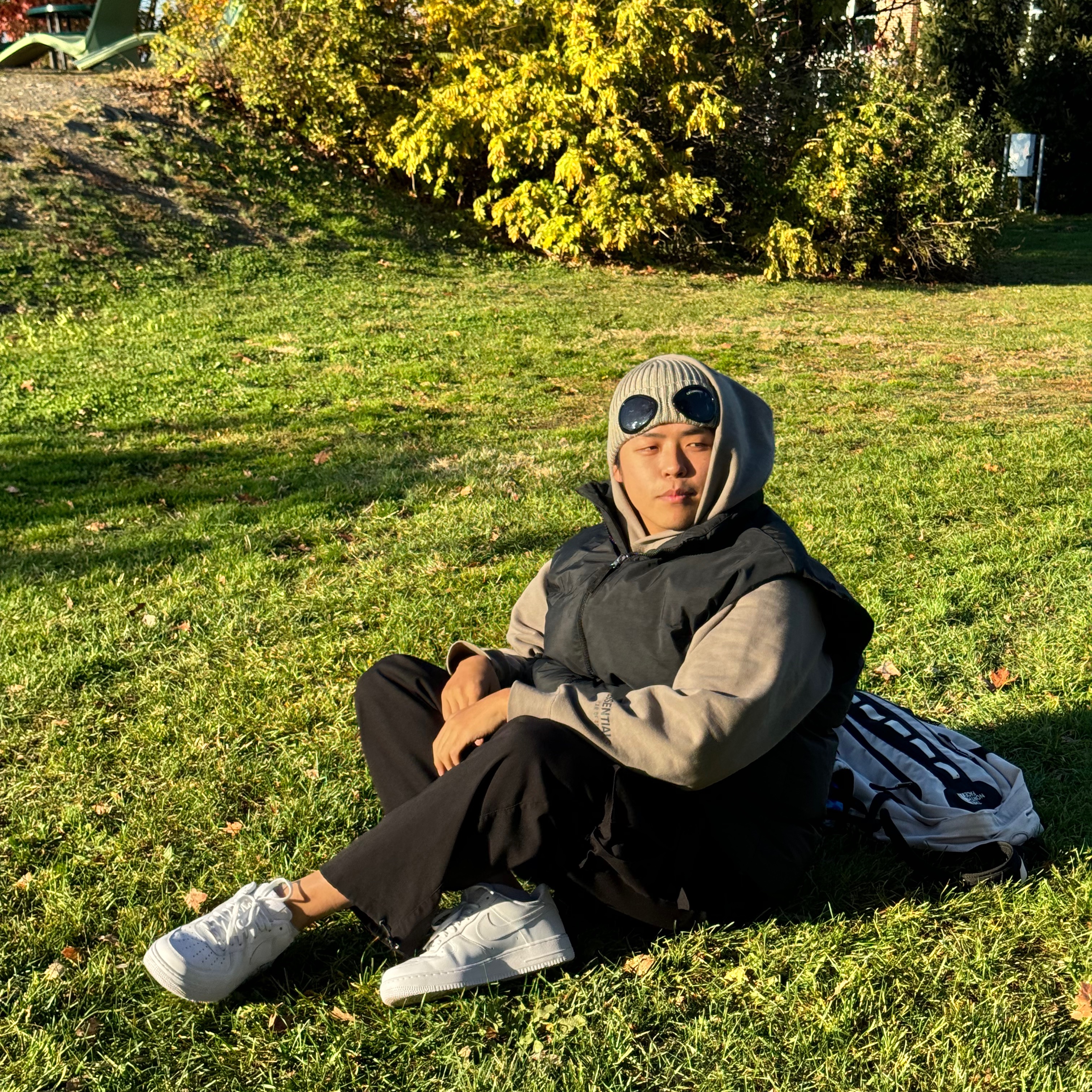 C.P. Company Extra Fine Merino Wool Goggle Beanie Stone Grey - 21FW, Nike x Travis Scott Air Force 1 '07 Low Cactus Jack Utopia Edition White 착용 스타일 - 2
