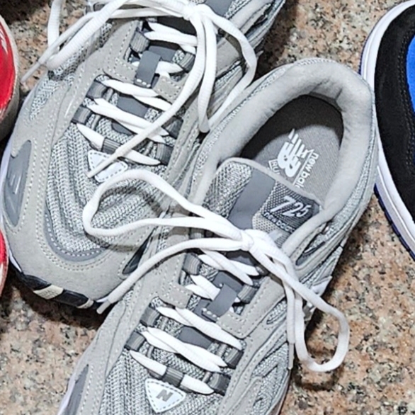 New Balance 725 Grey 착용 스타일