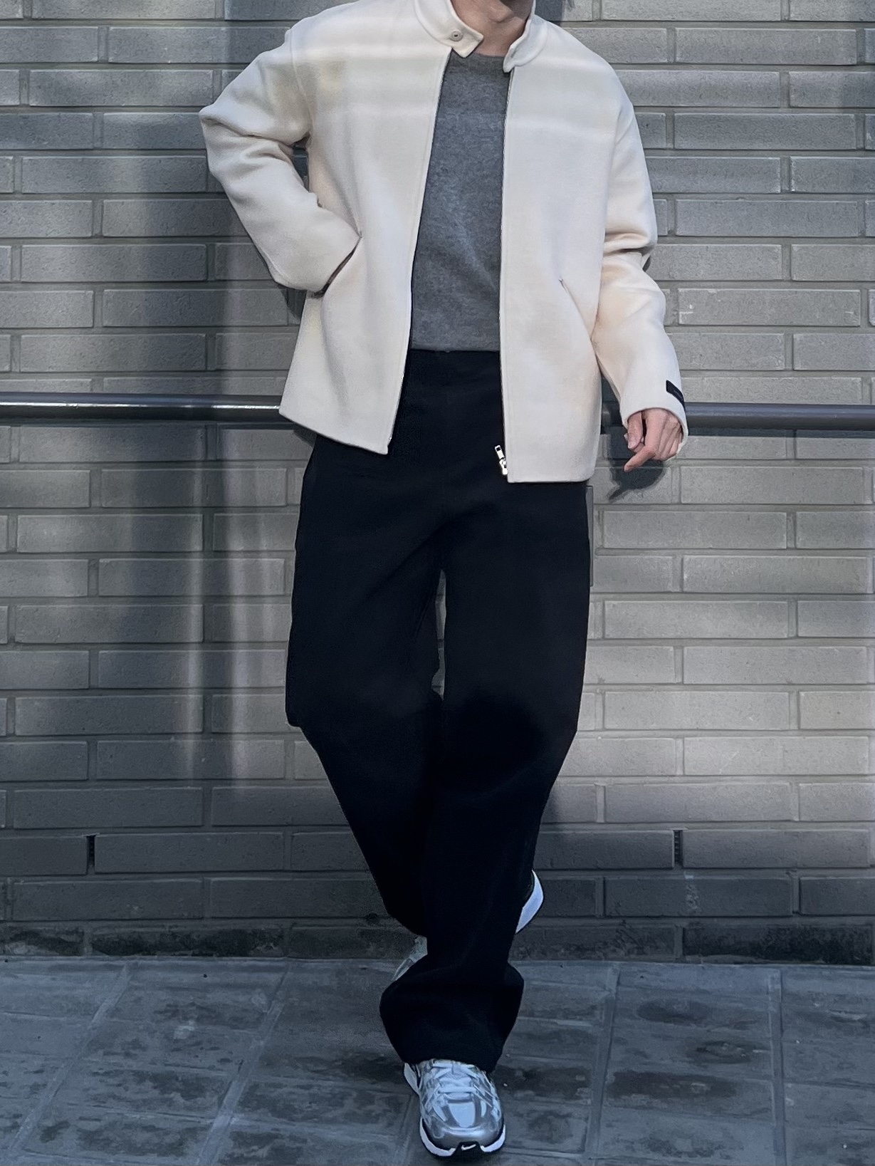 (W) Nike P-6000 White Metallic Silver 착용 스타일 - 1