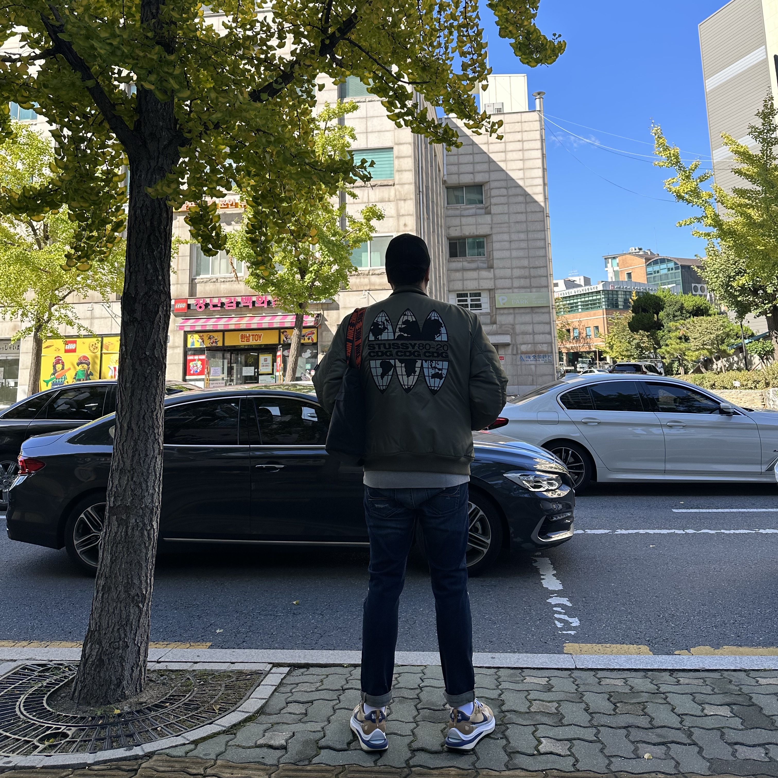 Stussy x CDG MA-1 Jacket Olive, Nike x Sacai VaporWaffle Sesame and Blue Void 착용 스타일