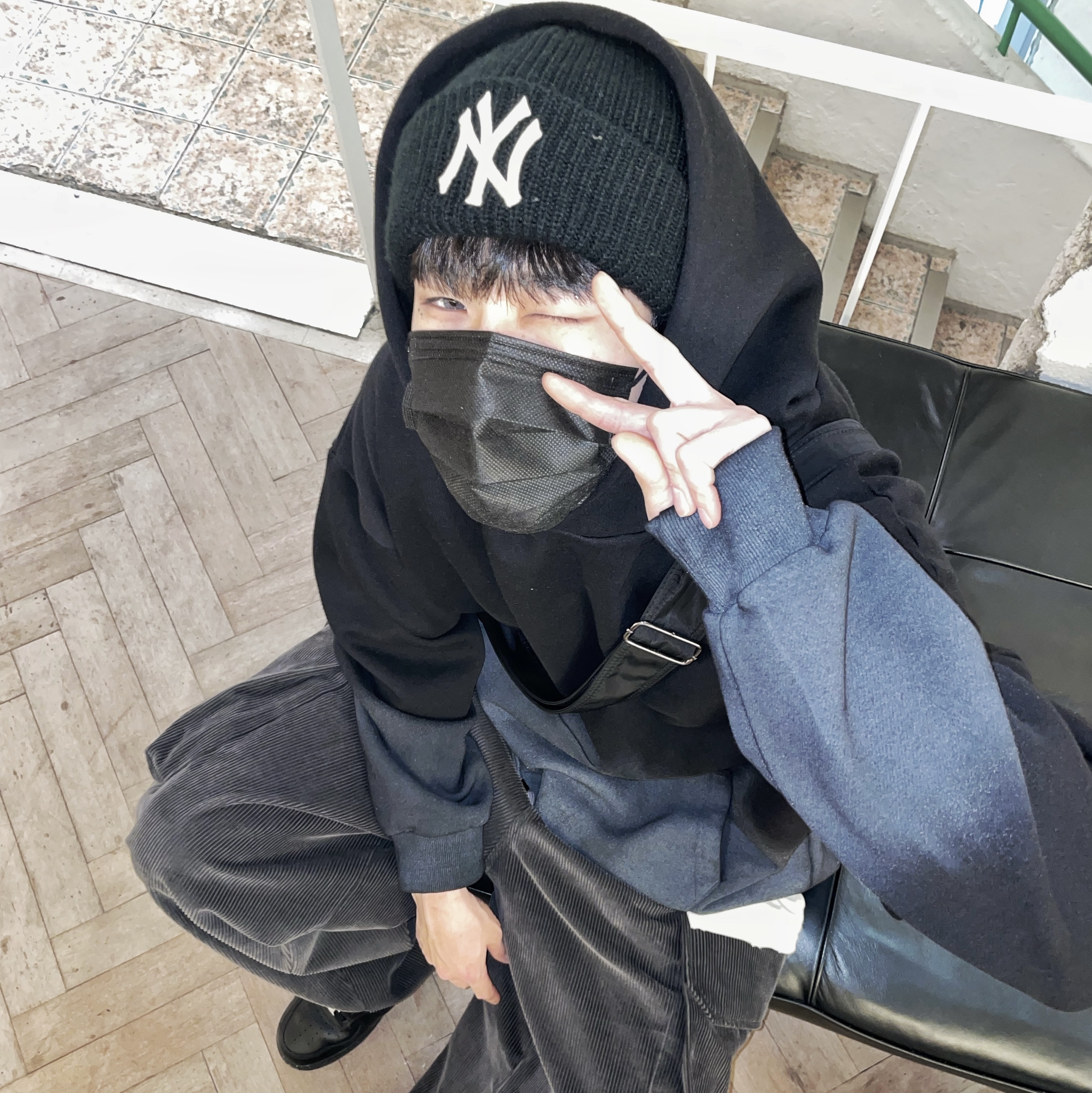 Nike Air Force 1 '07 Low Triple Black 착용 스타일 - 3