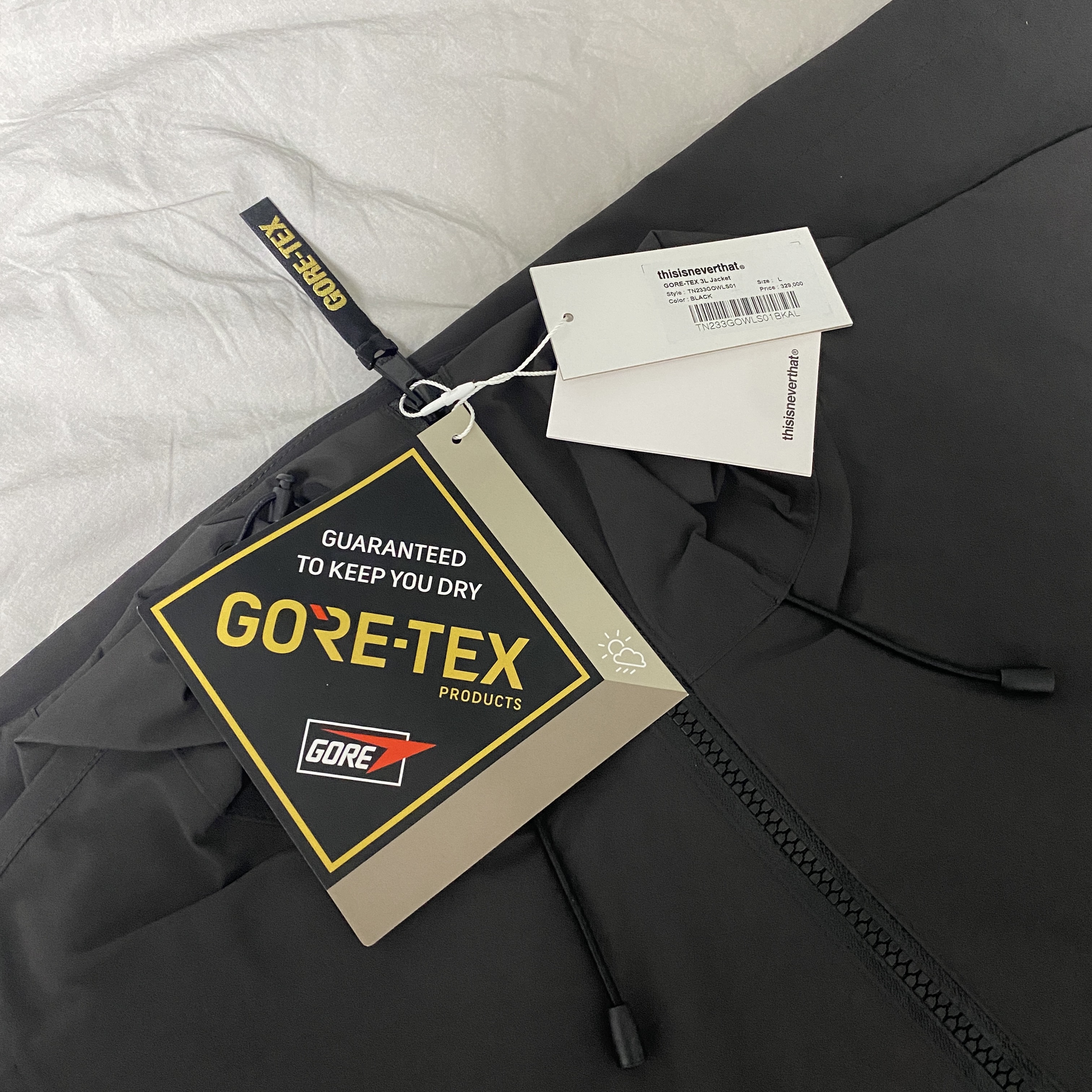 Thisisneverthat Gore-Tex 3L Jacket Black 착용 스타일