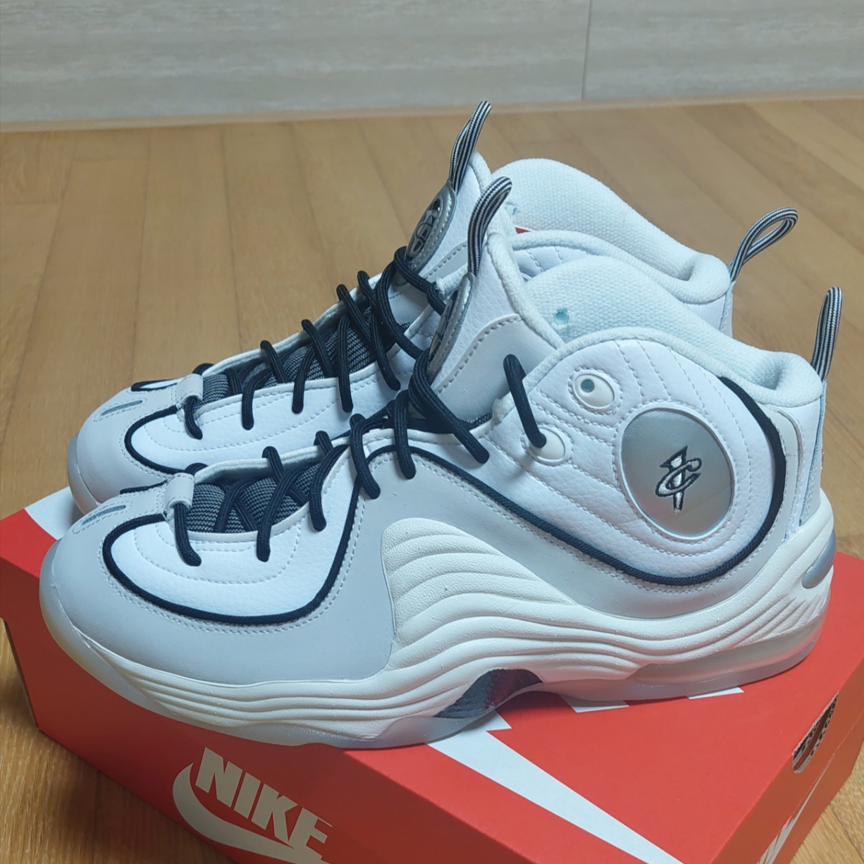 Nike Air Penny II Photon Dust 착용 스타일 - 1