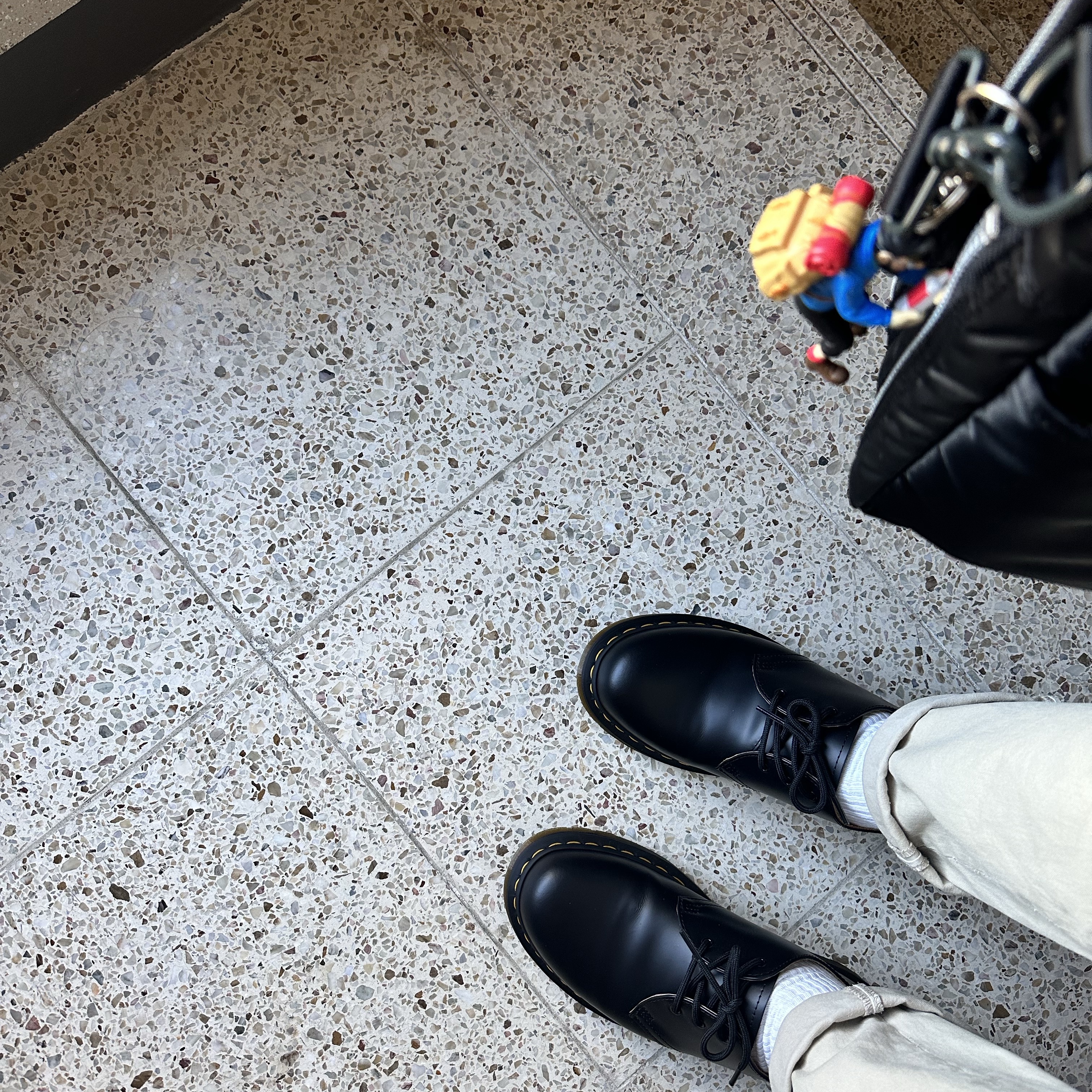 Porter Tanker 2Way Briefcase Black, Dr. Martens 1461 Smooth Black 착용 스타일