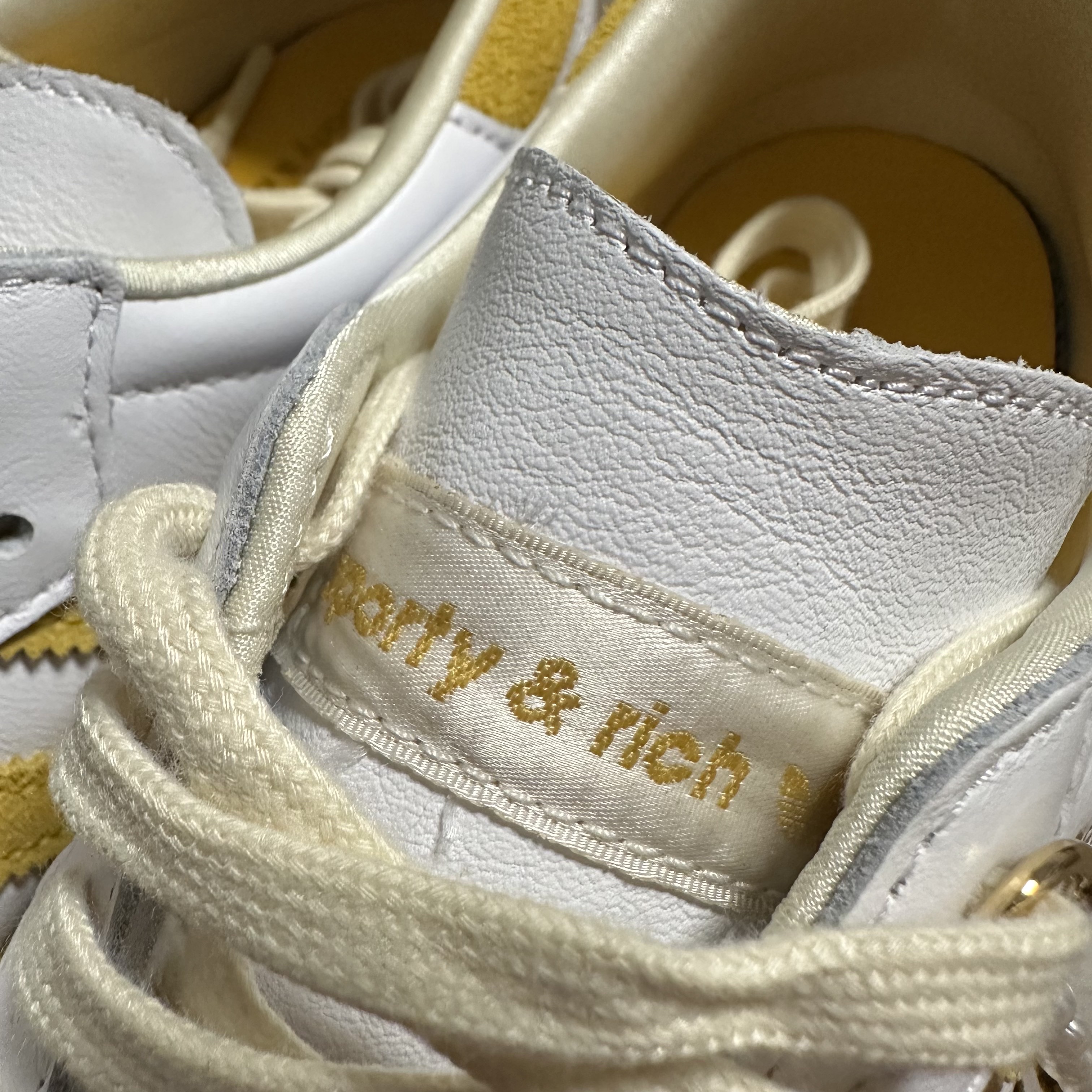 Adidas x Sporty & Rich Samba OG Cloud White Bold Gold 착용 스타일 - 2