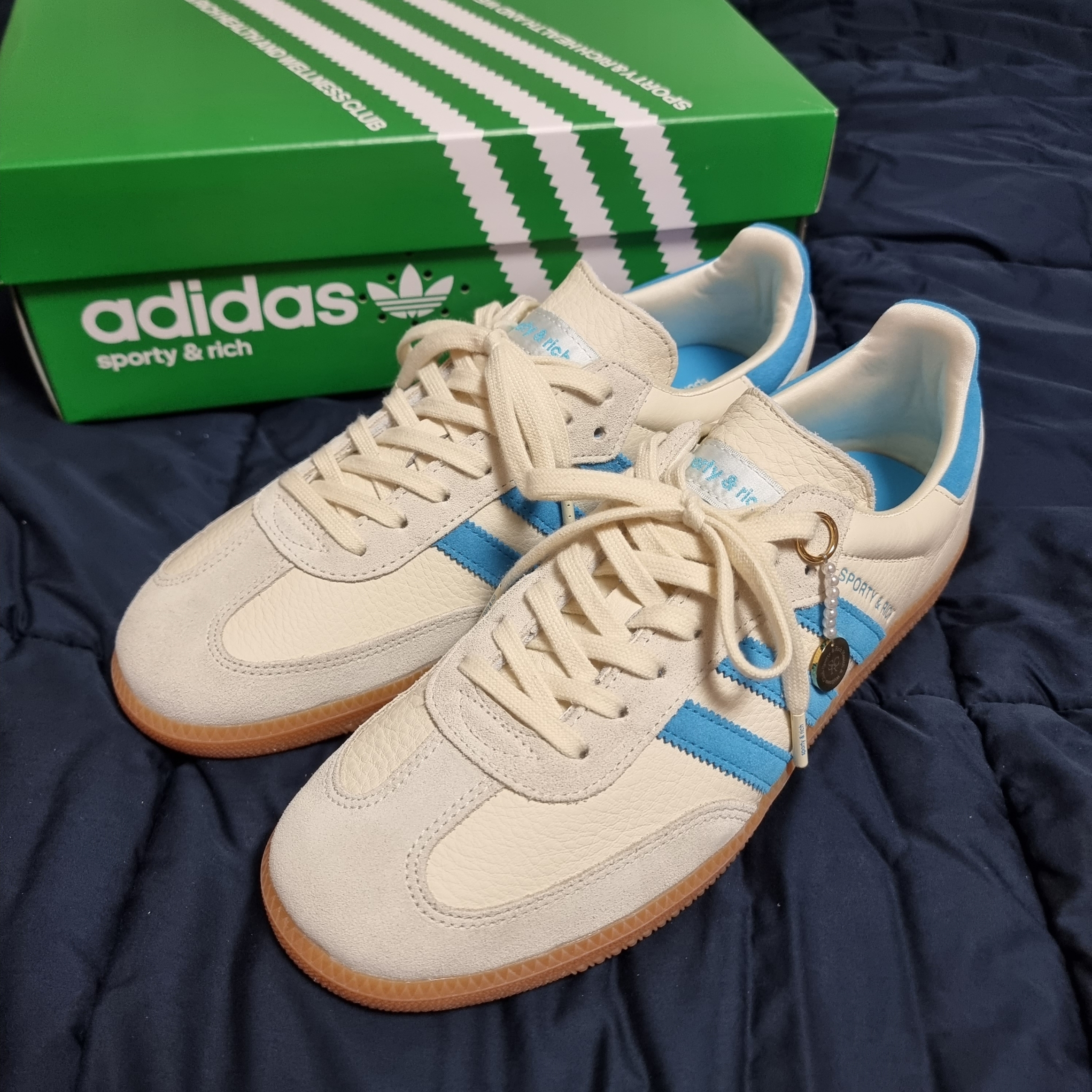 Adidas x Sporty & Rich Samba Cream Blue, Jordan 1 Retro Low OG Black Toe 착용 스타일 - 3