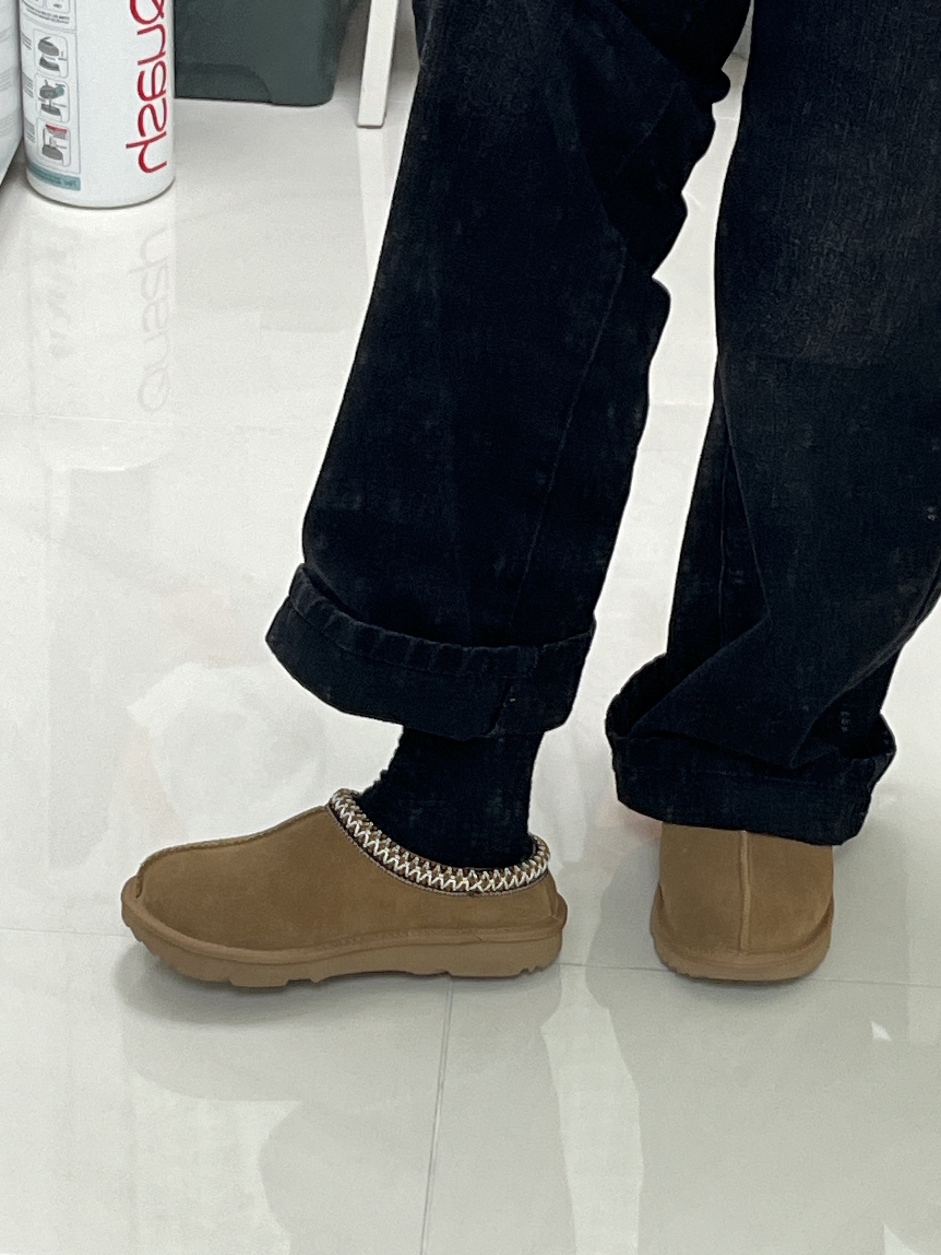 (Kids) UGG Tasman II Slipper Chestnut 착용 스타일