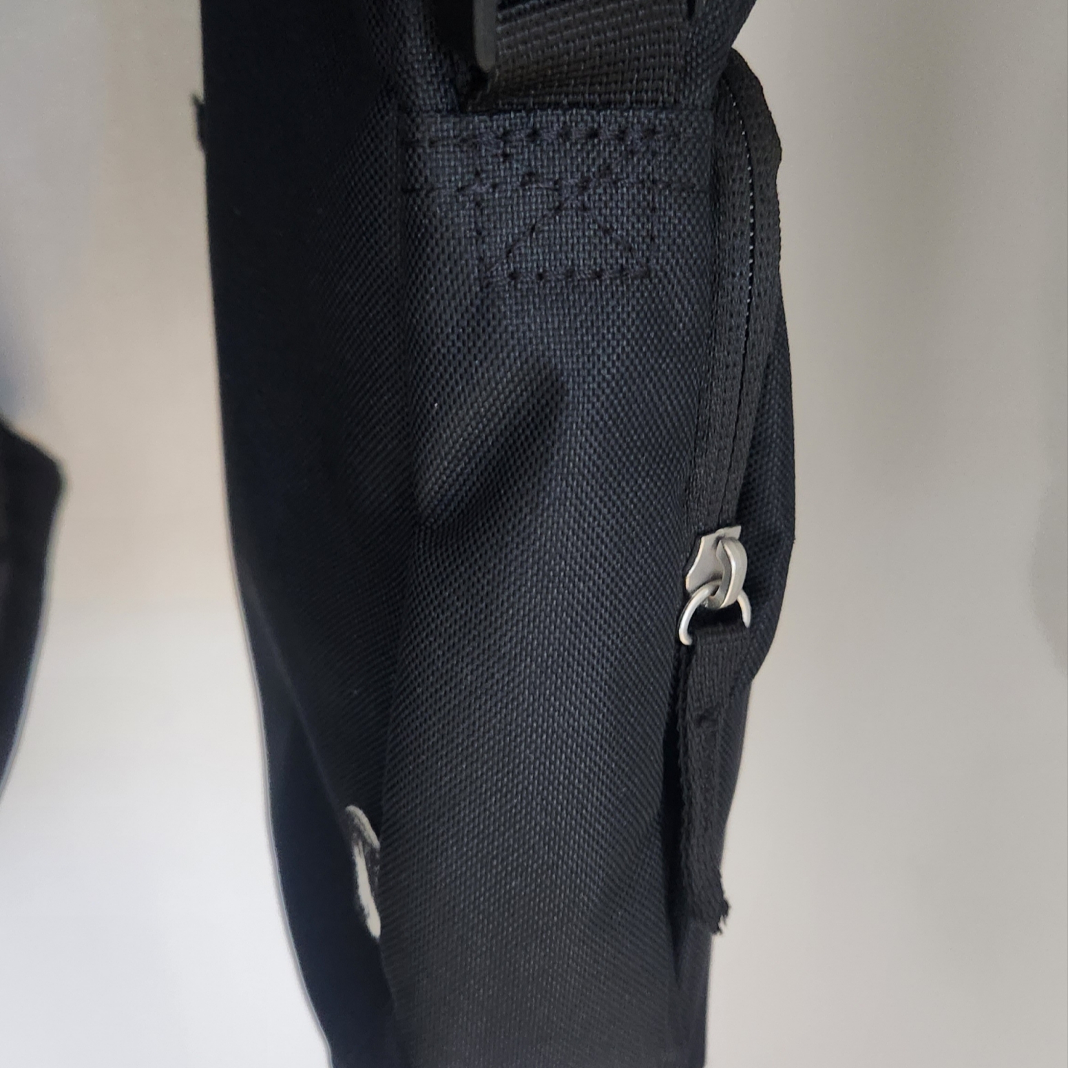 Nike Heritage Crossbody Bag 4L Black 착용 스타일 - 3