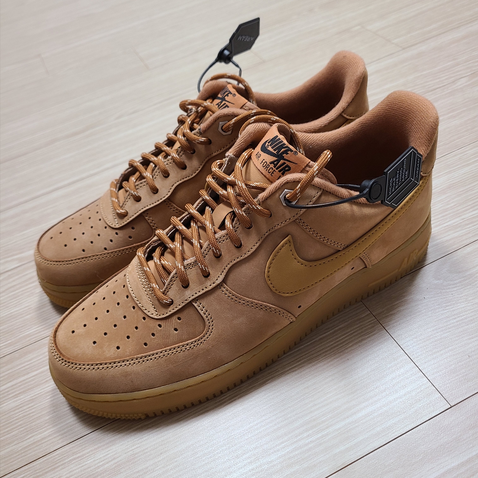 Nike Air Force 1 '07 WB Flax 착용 스타일