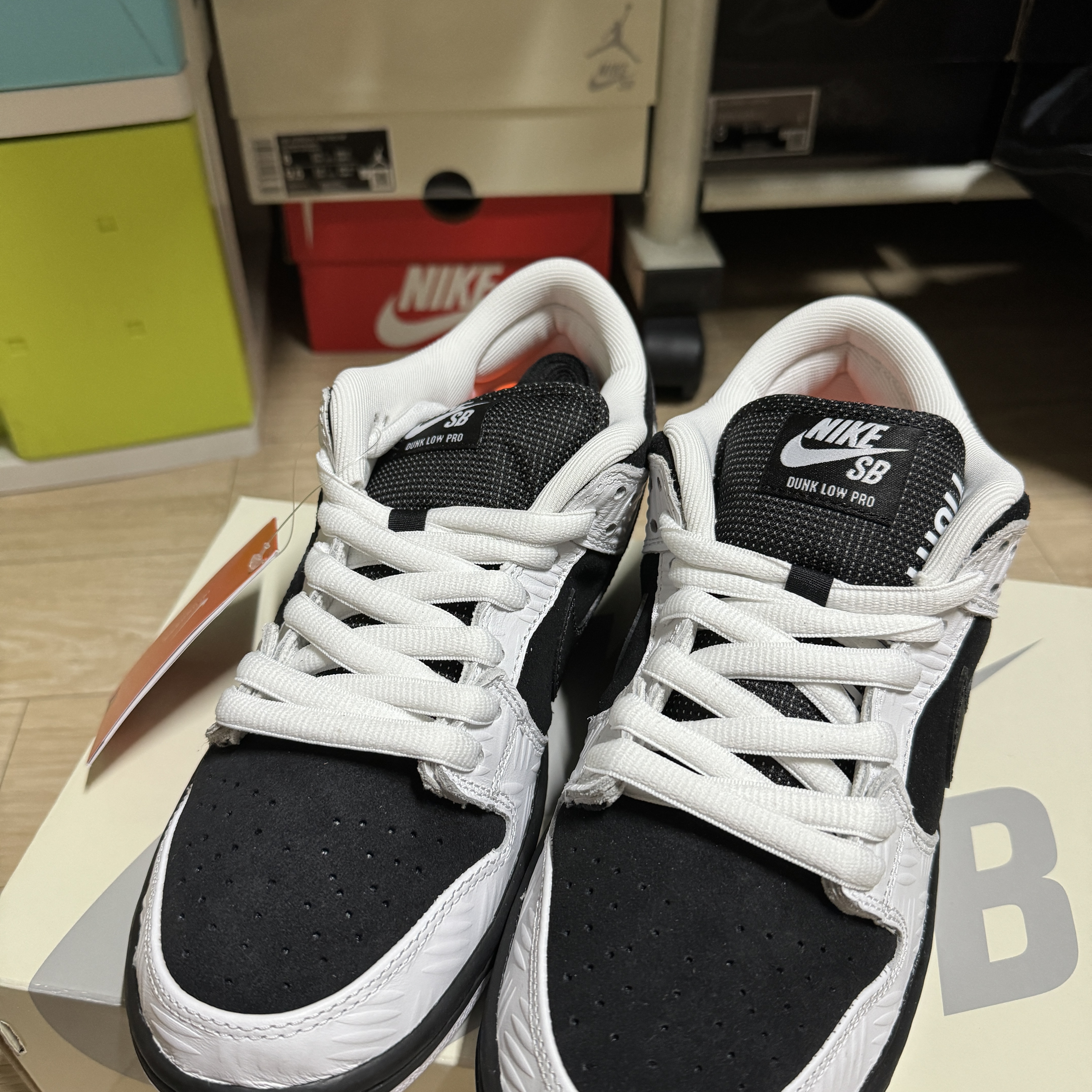 Nike x Tightbooth SB Dunk Low Pro Black and White 착용 스타일