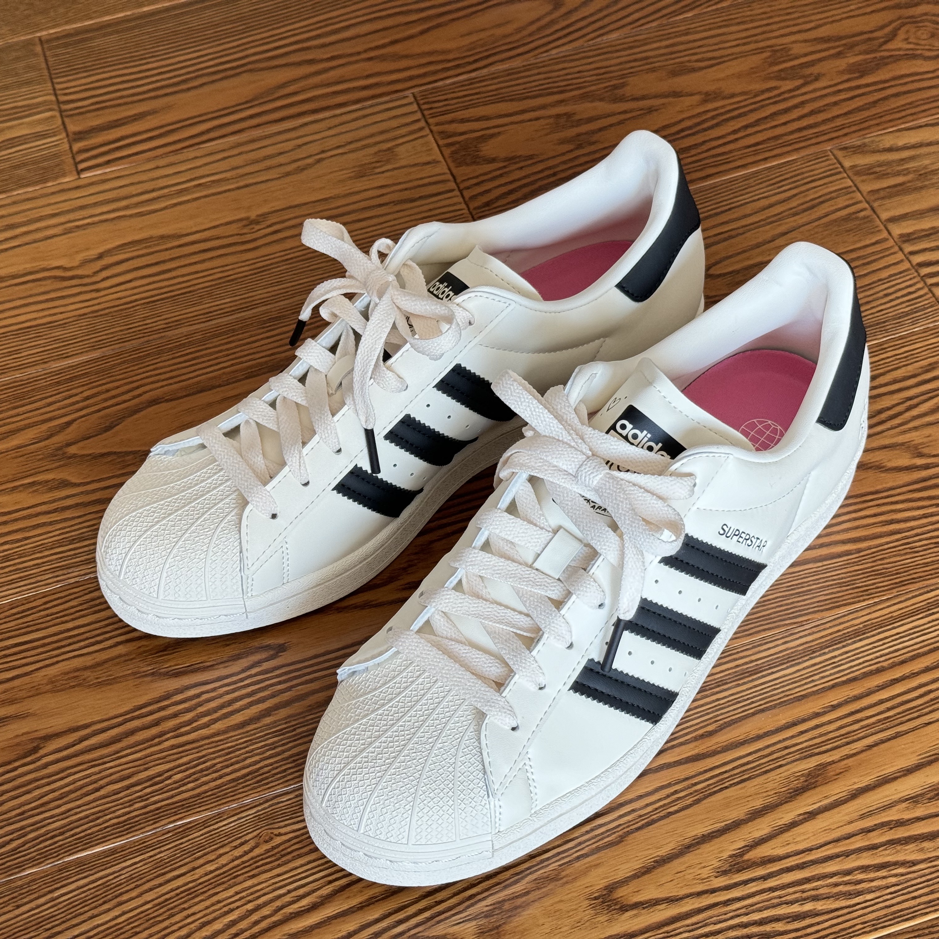 Adidas x Andre Saraiva Superstar Cream White Core Black 착용 스타일 - 1