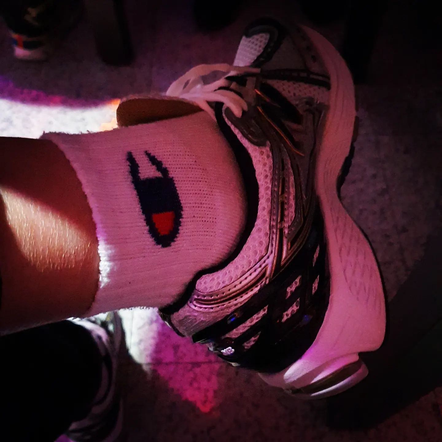 New Balance 1906R White Gold 착용 스타일
