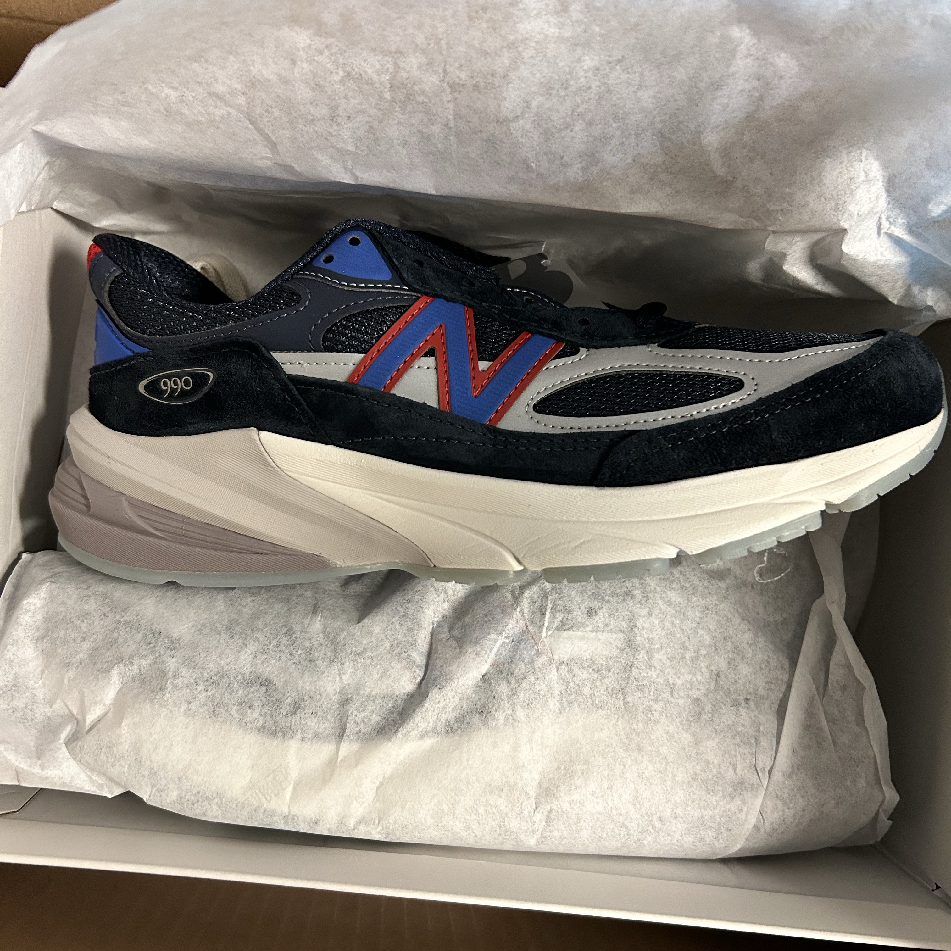 New Balance x Kith x Madison Square Garden 990v6 Made in USA Navy 착용 스타일 - 4