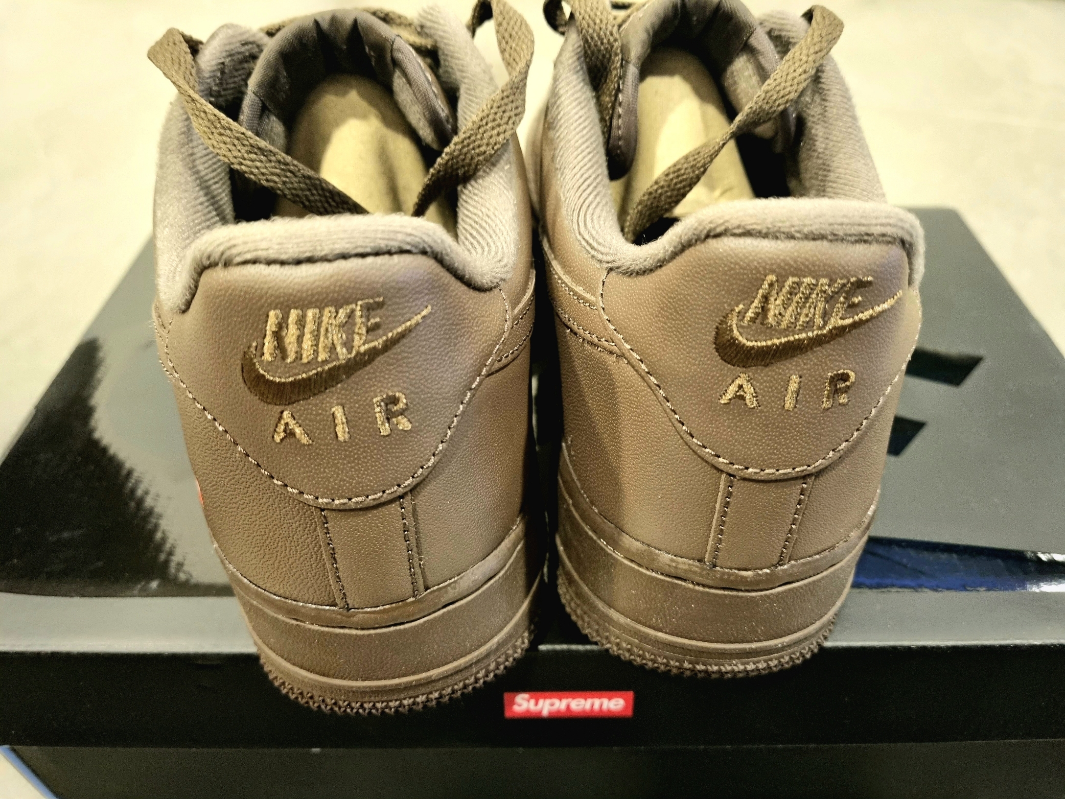 Nike x Supreme Air Force 1 Low Baroque Brown 착용 스타일 - 6